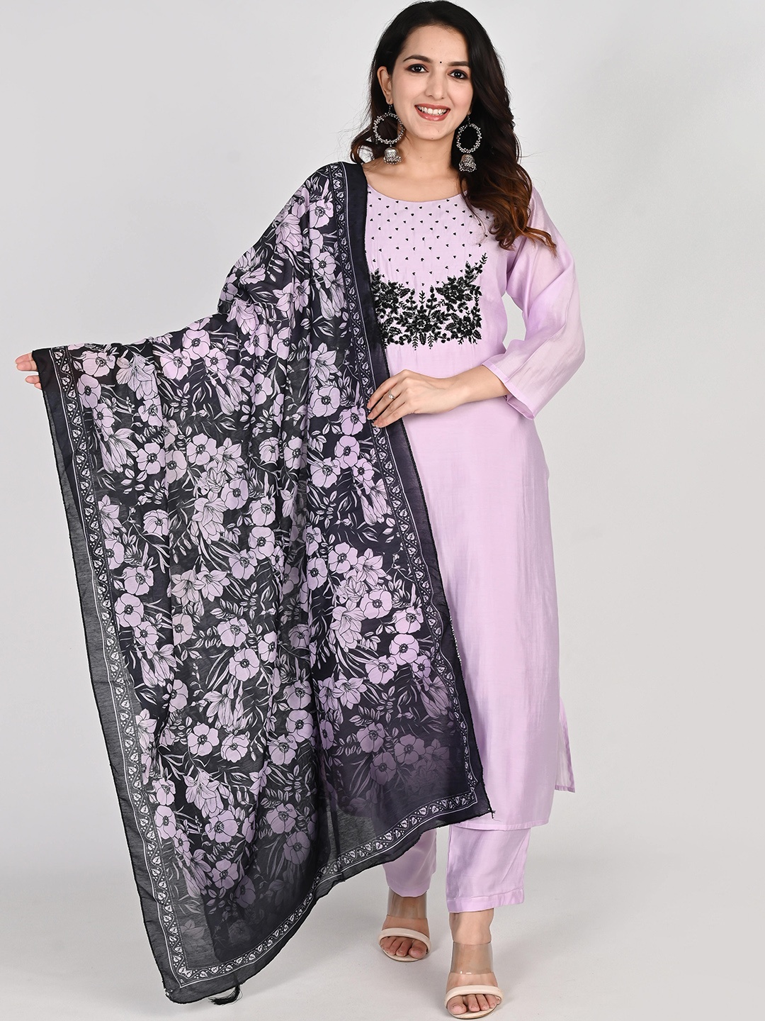 

Girly Girls Floral Embellished Beads & Stones Straight Kurta & Pyjamas With Dupatta, Pink
