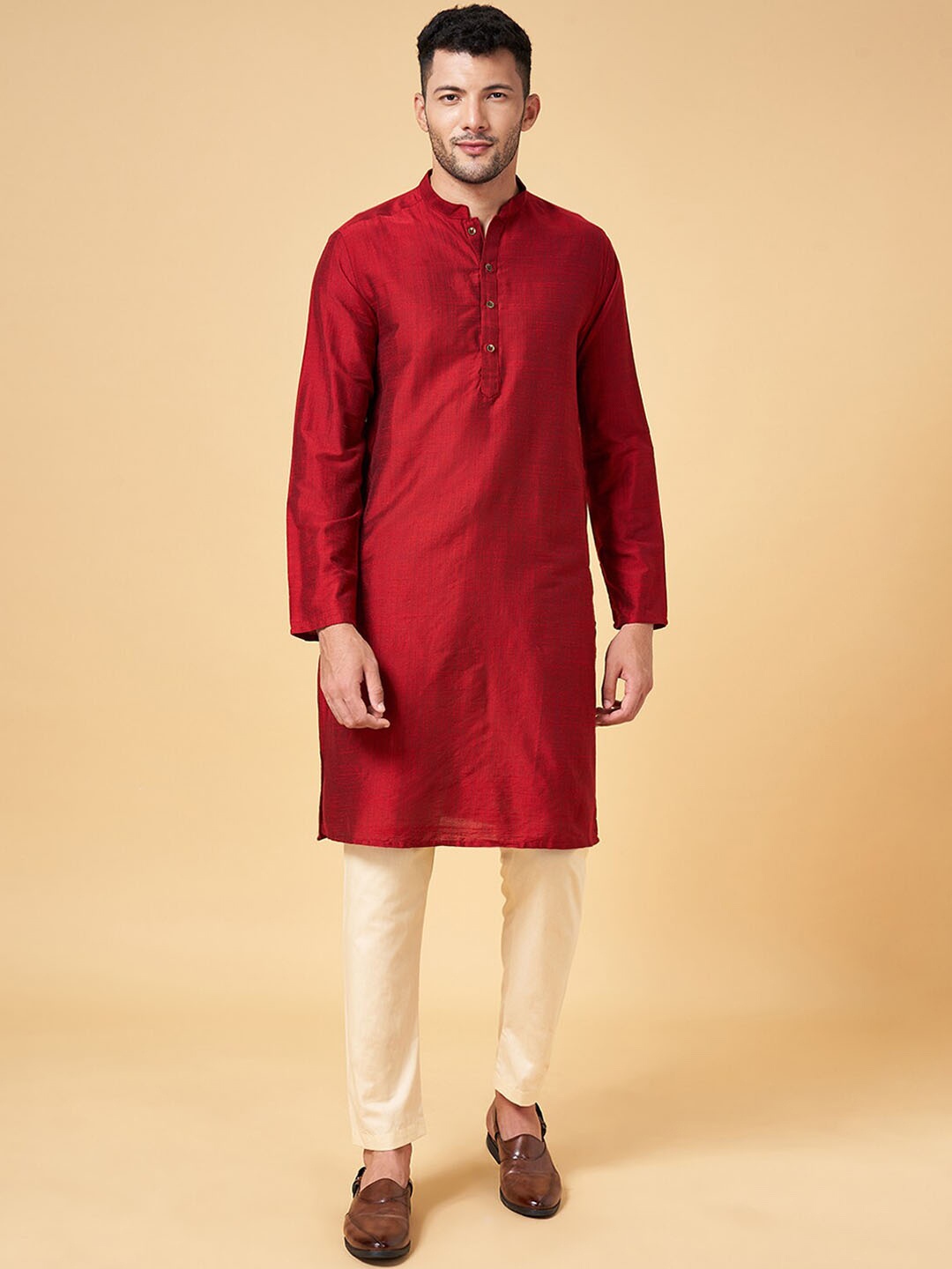 

indus route by Pantaloons Mandarin Collar Straight Kurta, Maroon