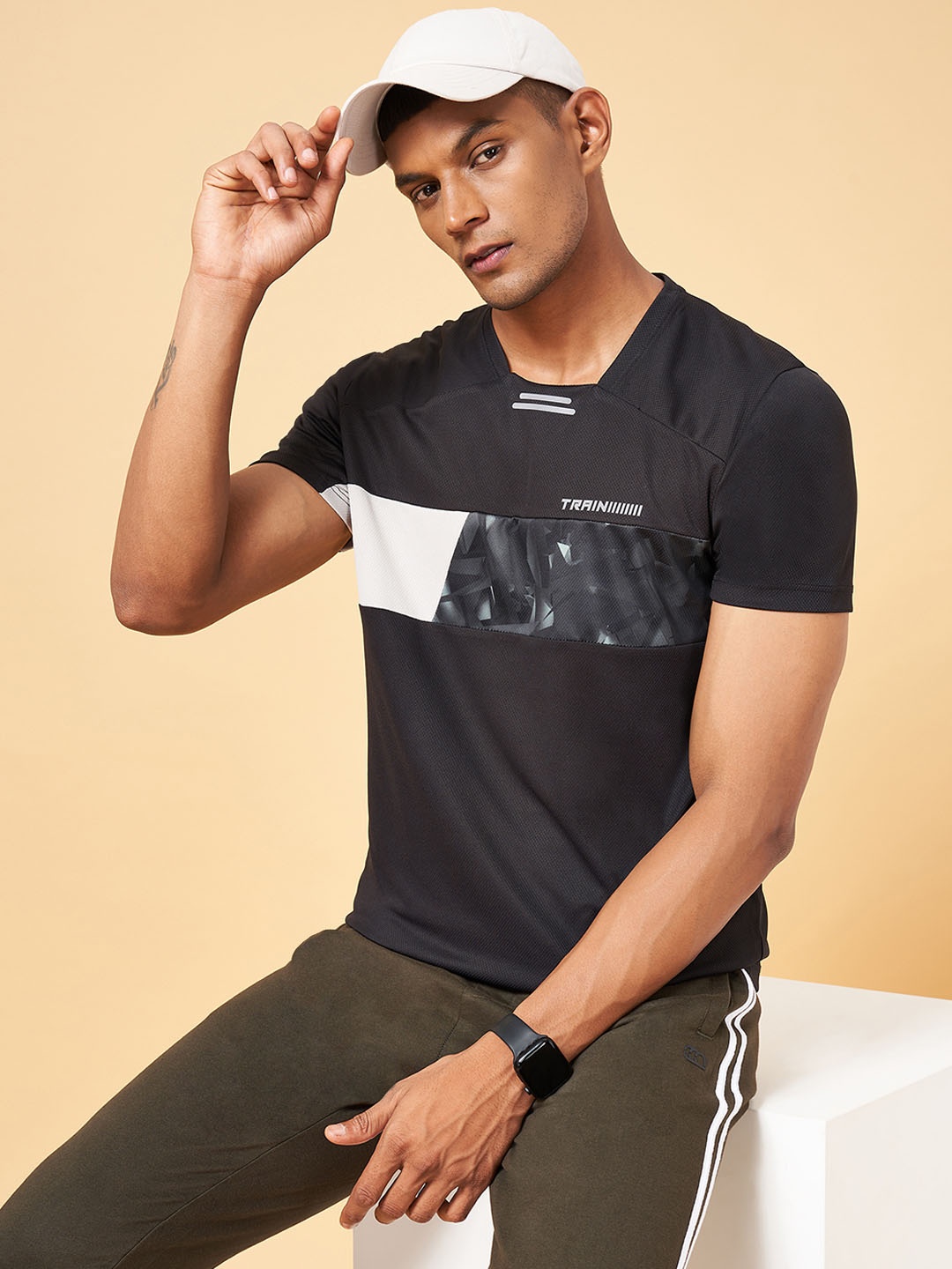 

Ajile by Pantaloons Colourblocked Round Neck Half Sleeves Applique Slim Fit Sports T-shirt, Black