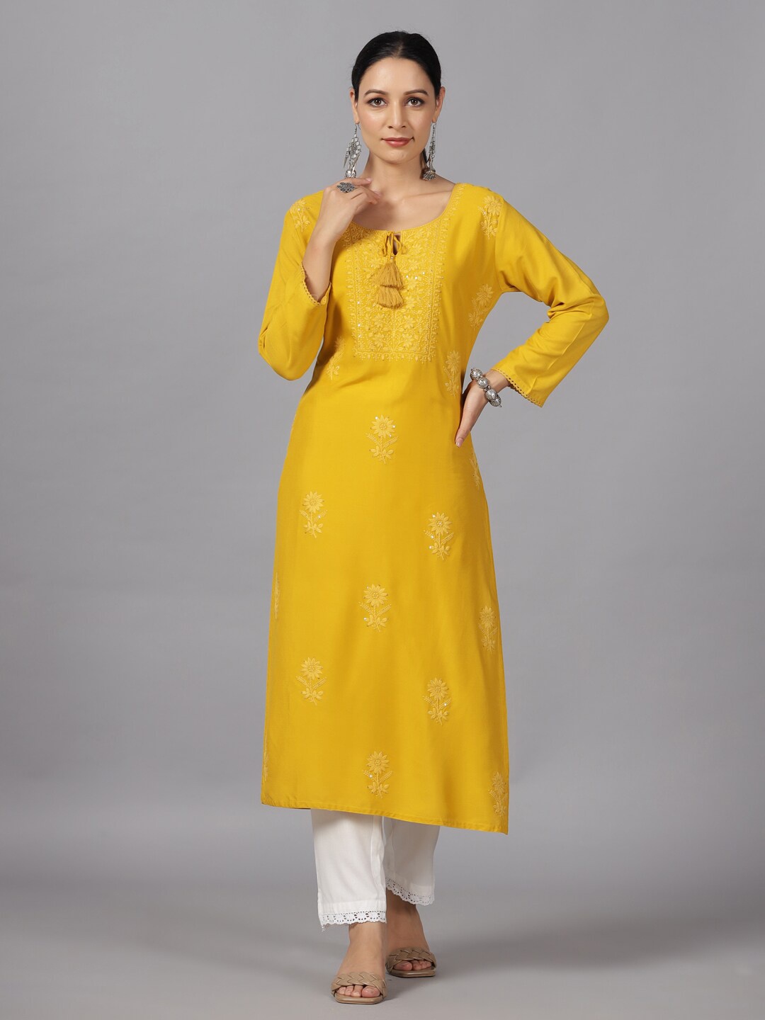 

Amchoor Ethnic Motifs Embroidered Kurta, Mustard