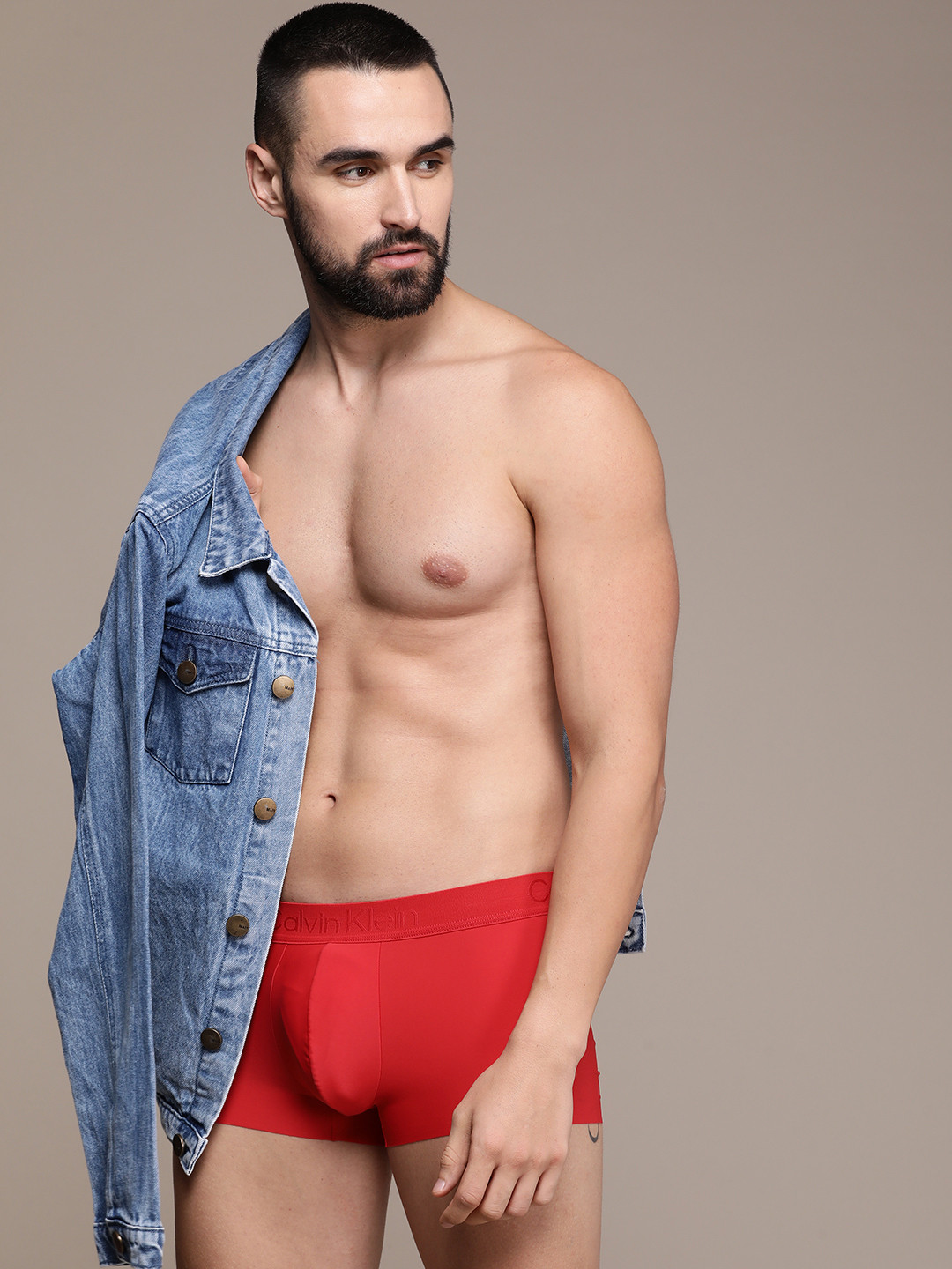 

Calvin Klein Underwear Men Solid Trunks, Red