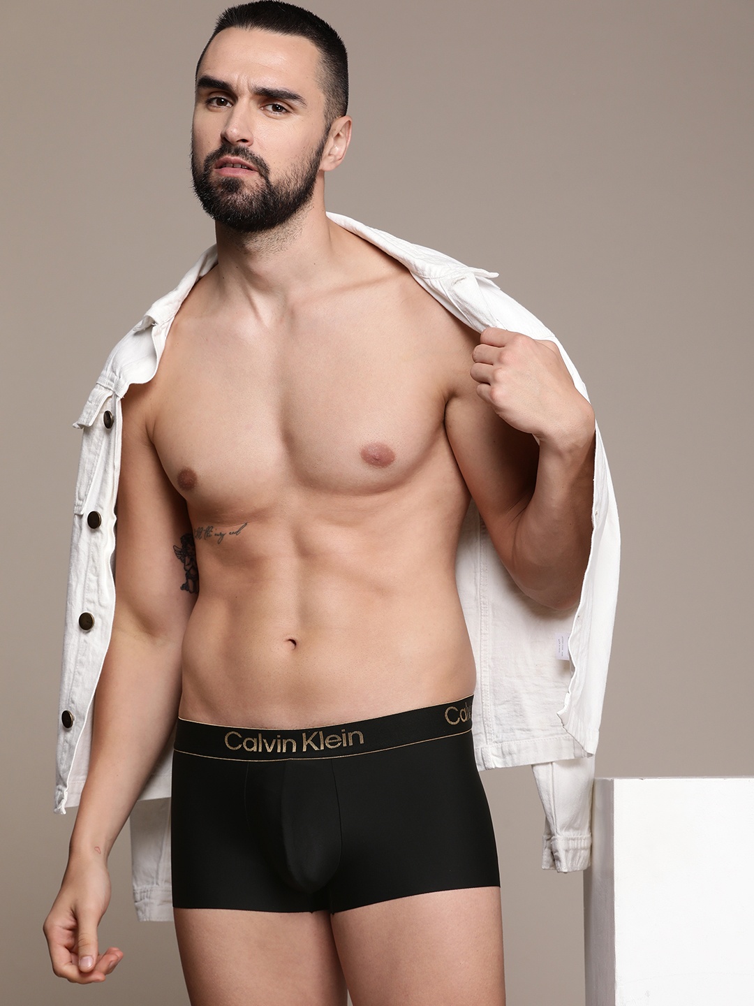 

Calvin Klein Underwear Men Solid Trunks, Black