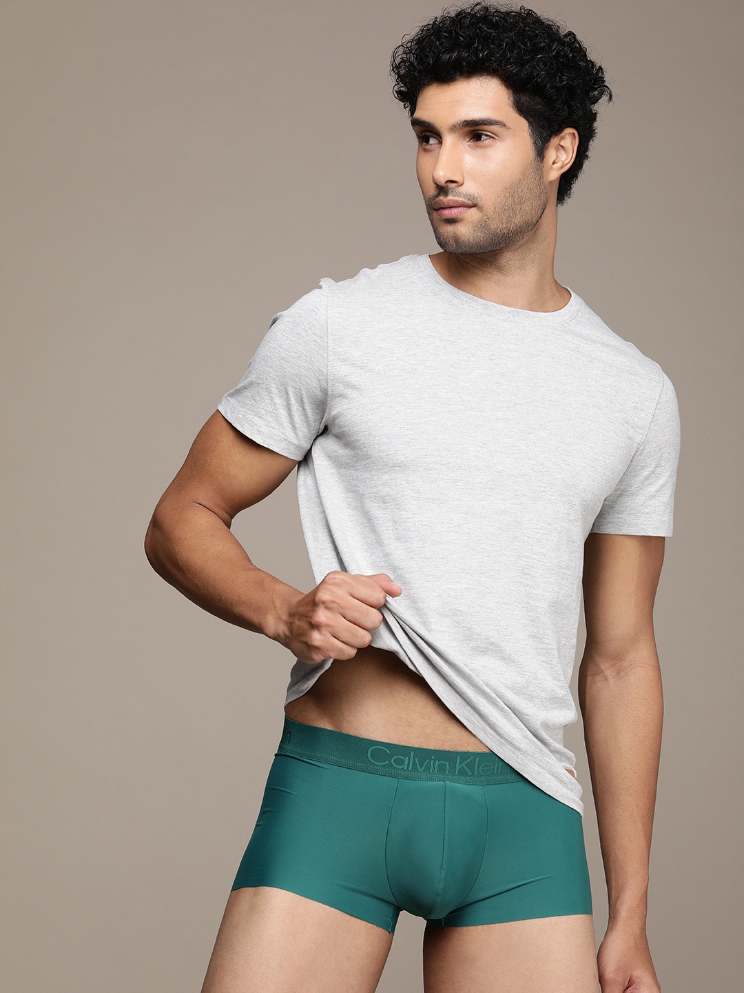 

Calvin Klein Underwear Men Low-Rise Solid Trunk NB3634CA4, Green