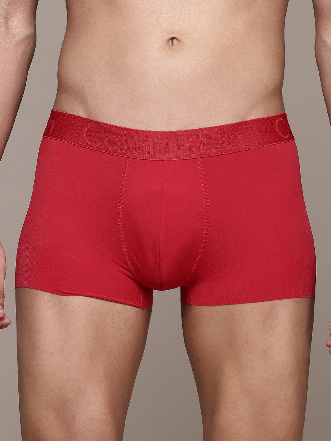 

Calvin Klein Underwear Low Rise Solid Trunks NB3680XAT, Red