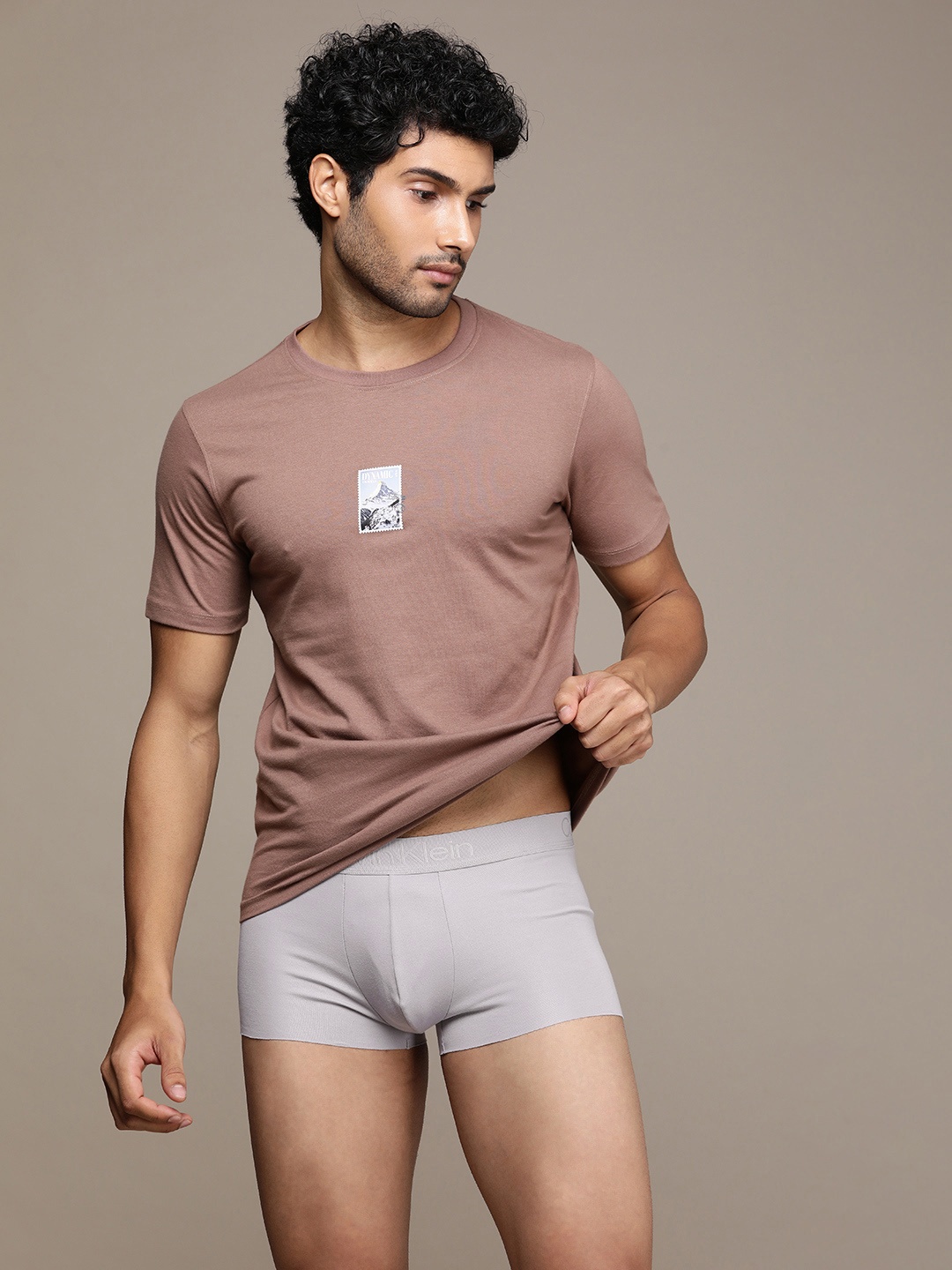 

Calvin Klein Underwear Men Solid Trunk NB3630FTV, Grey