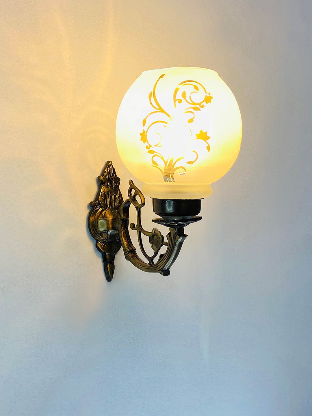 

foziq White & Yellow Printed Glass Wall Lamp