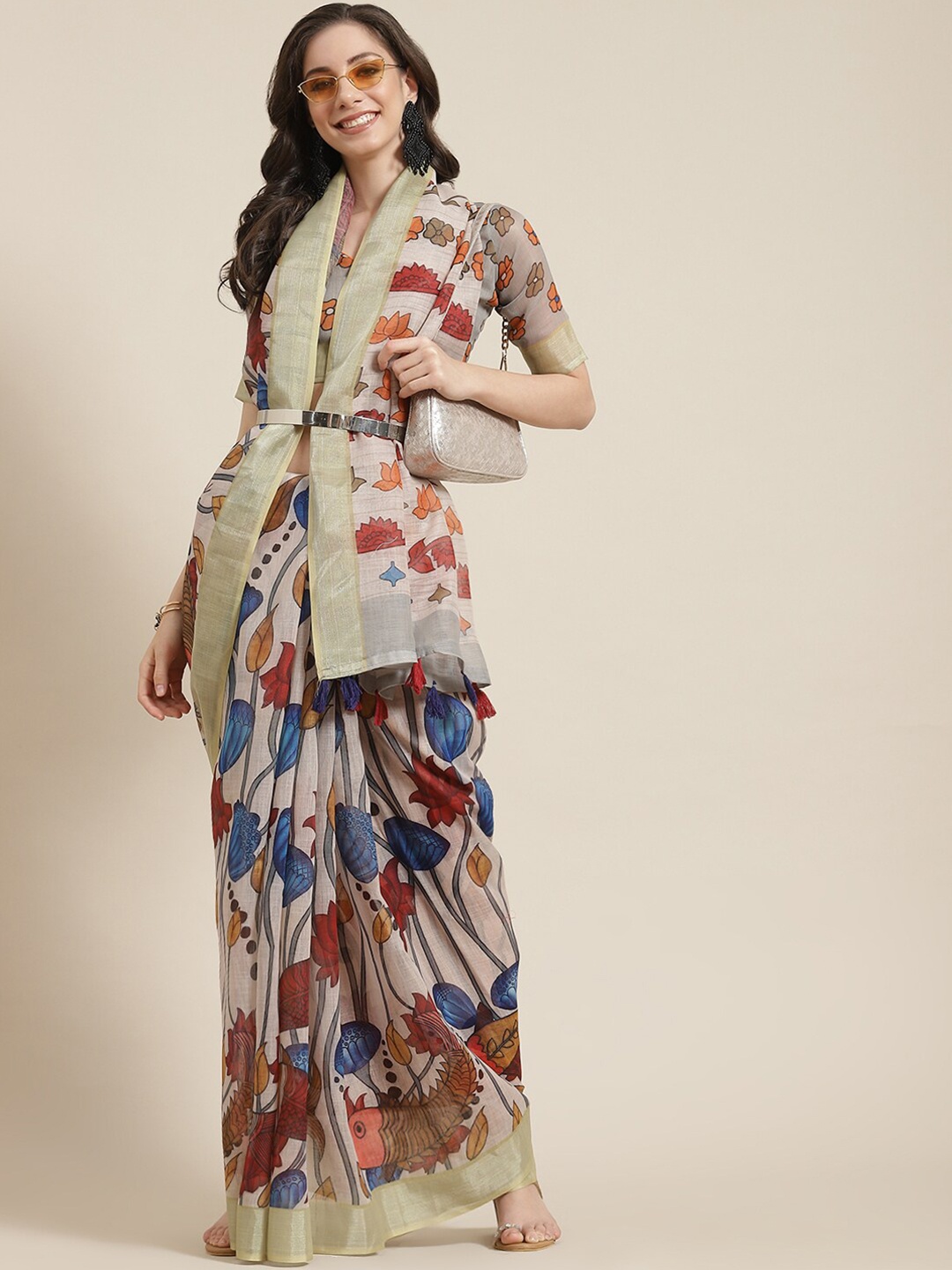 

Mitera Kalamkari Linen Blend Saree With Blouse Piece, Cream