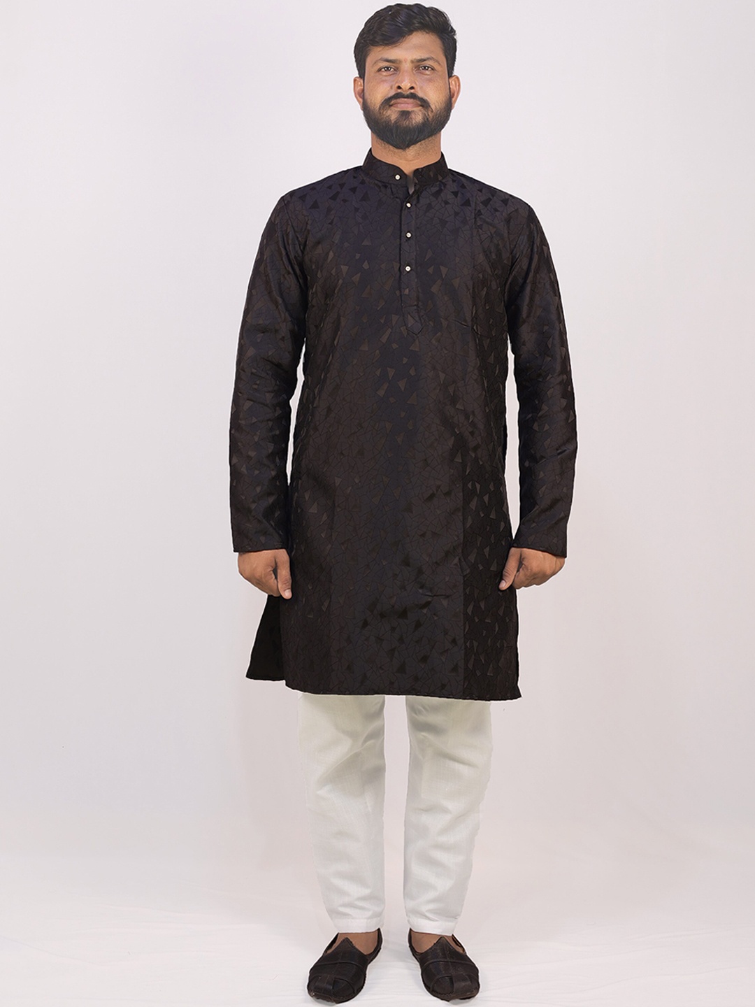 

amzira Geometric Printed Mandarin Collar Regular Kurta with Pyjama, Black