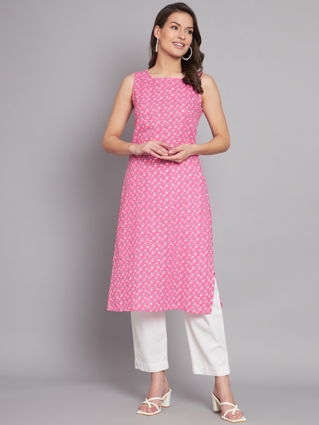 

Vastralay Geometric Printed Sequinned Straight Kurta, Pink