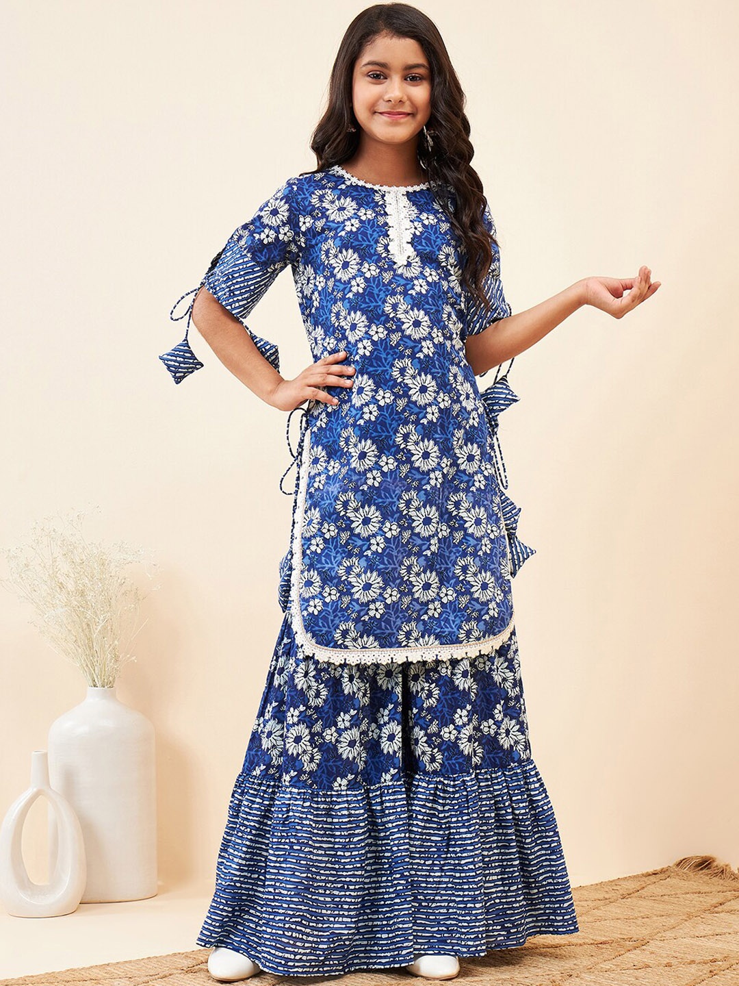 

Stylo Bug Floral Printed Pure Cotton Kurta with Sharara, Navy blue
