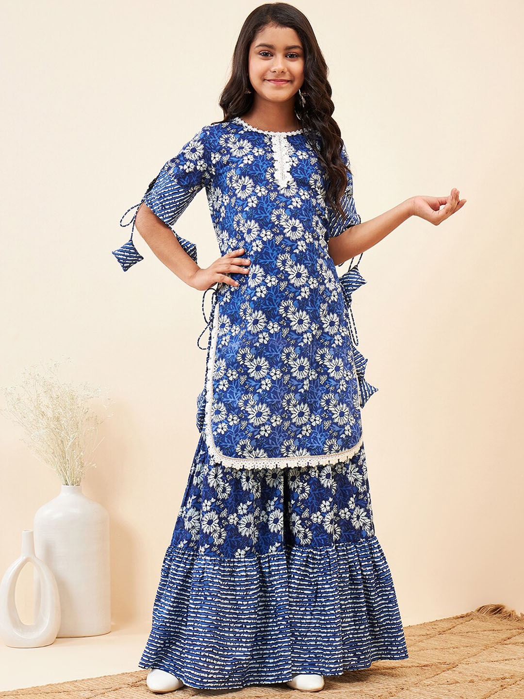 

Stylo Bug Floral Printed Pure Cotton Kurta with Sharara, Navy blue