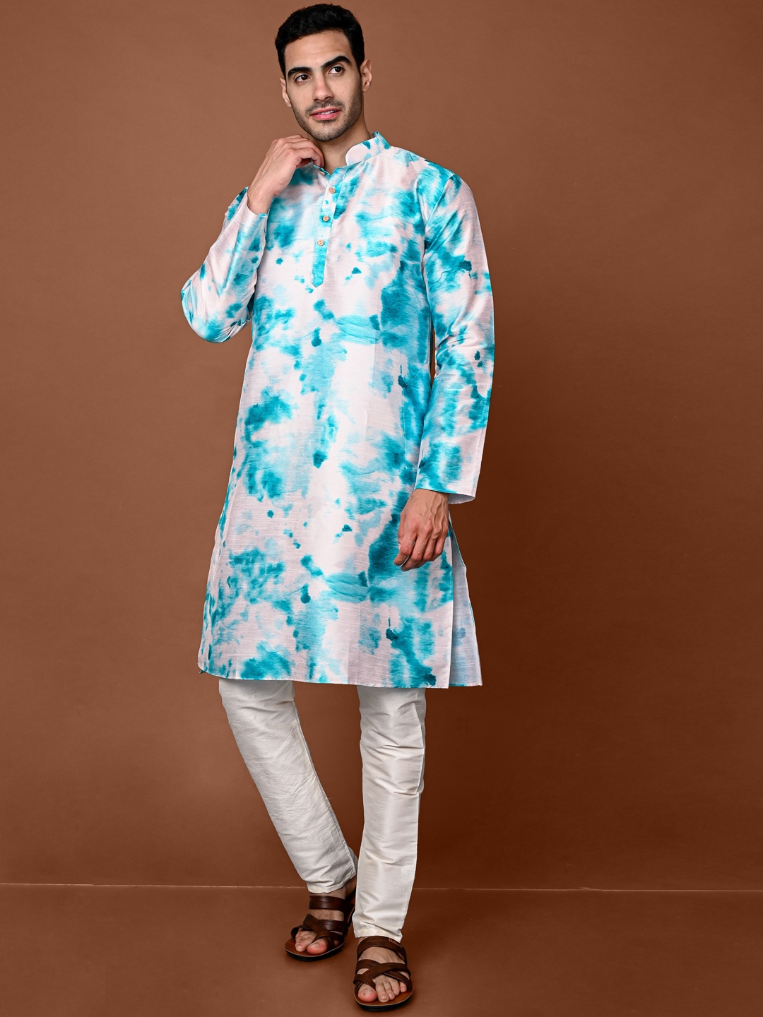 

VESHAM Abstract Dyed Mandarin Collar Kurta With Churidar, Green