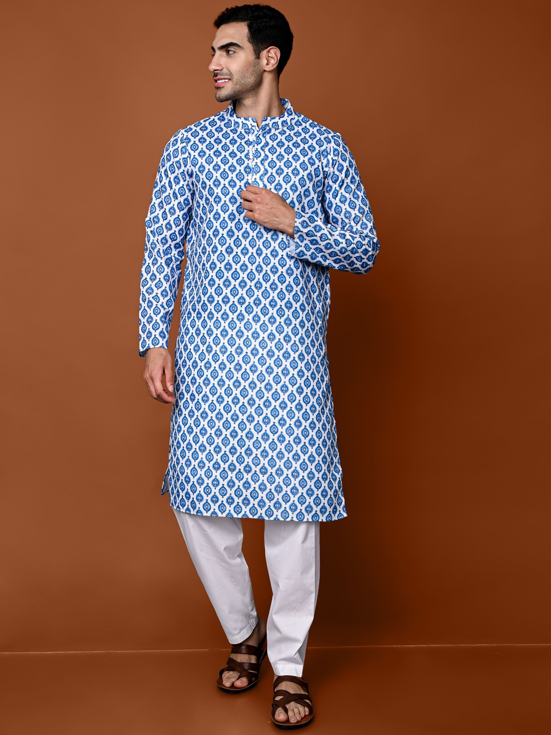 

VESHAM Ethnic Motifs Printed Kurta with Pyjamas, Blue