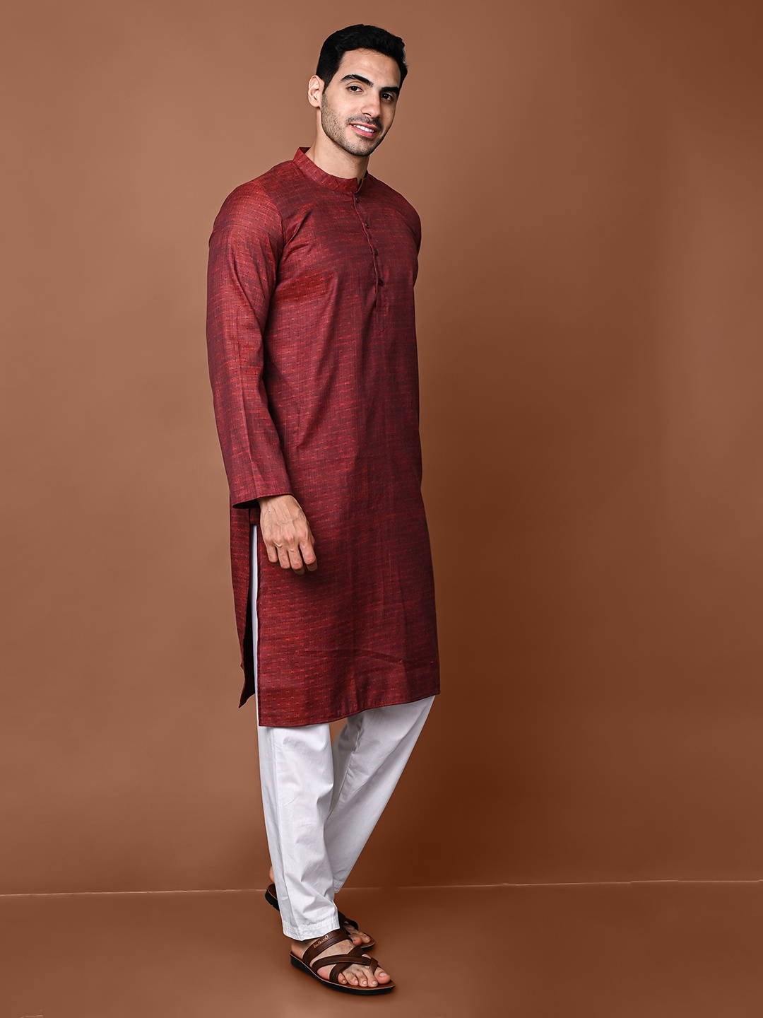 

VESHAM Woven Design Kurta with Pyjamas, Brown