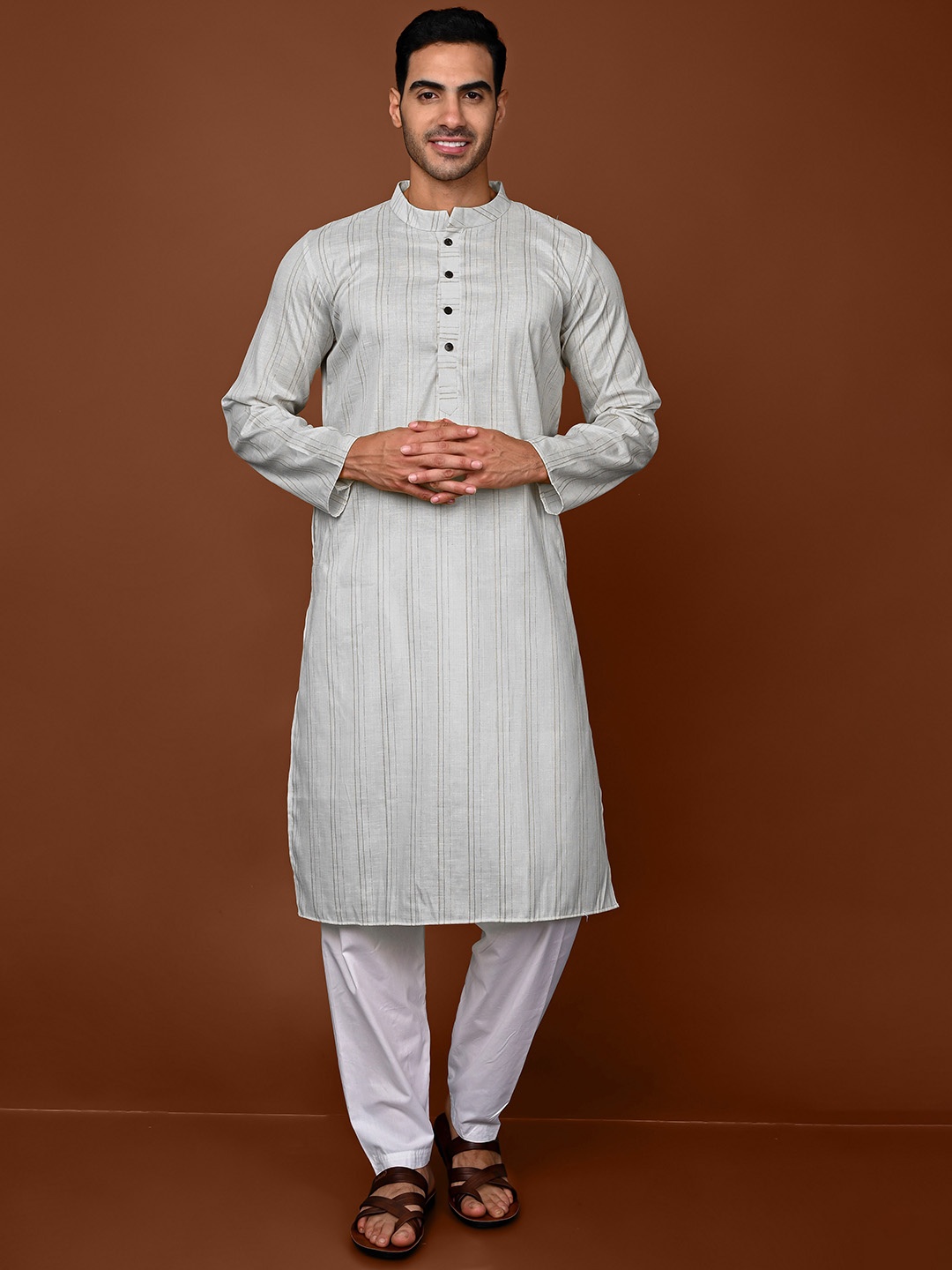 

VESHAM Striped Kurta with Pyjamas, Grey