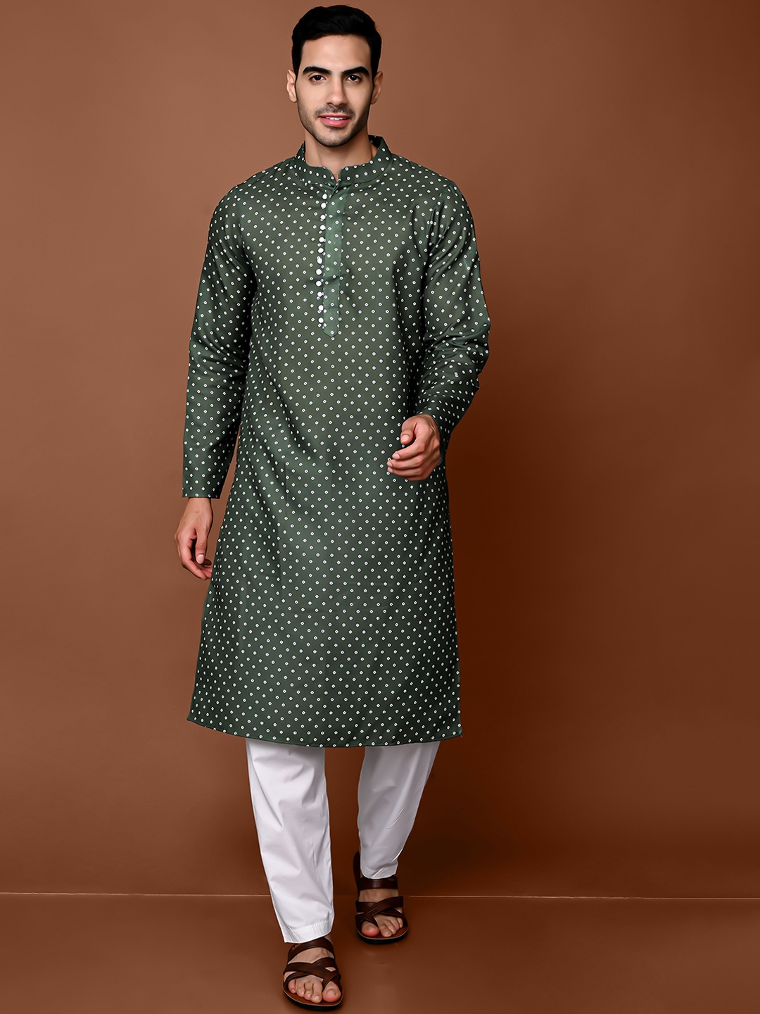 

VESHAM Bandhani Printed Regular Kurta With Pyjamas, Green