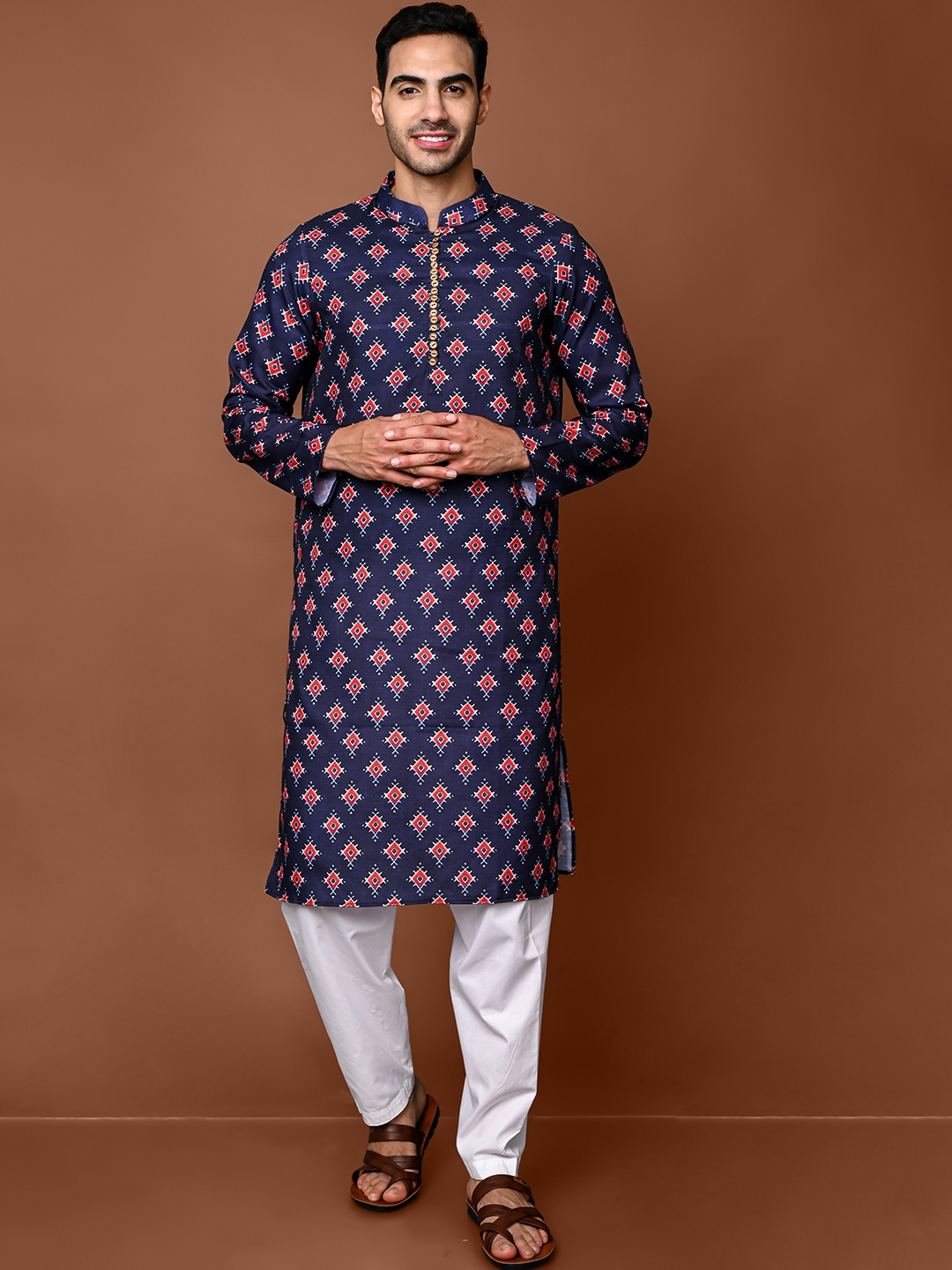

VESHAM Ethnic Motifs Printed Kurta with Pyjamas, Black