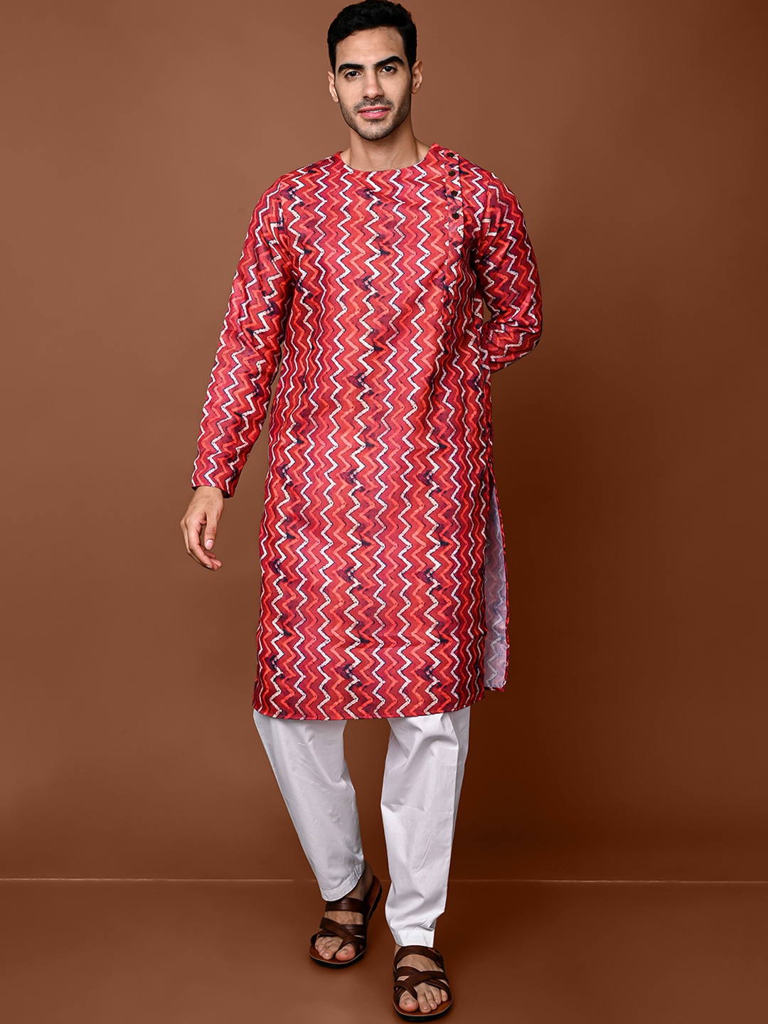 

VESHAM Chevron Printed Regular Kurta With Pyjamas, Maroon