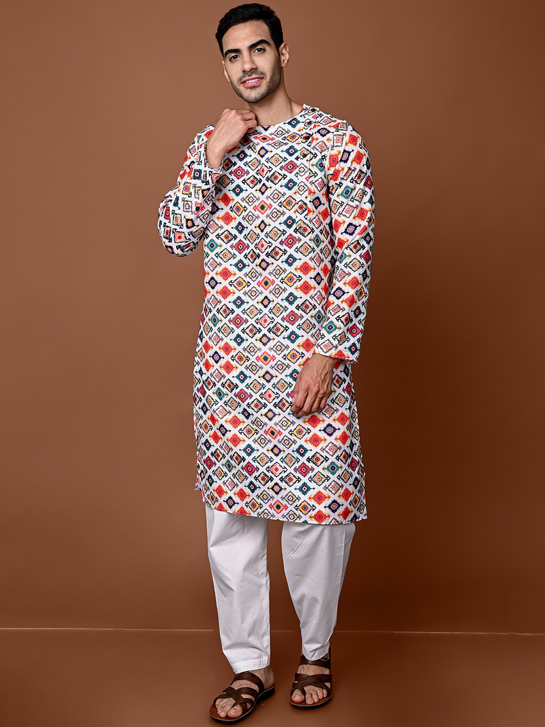 

VESHAM Ethnic Motif Printed Regular Kurta With Pyjamas, Red