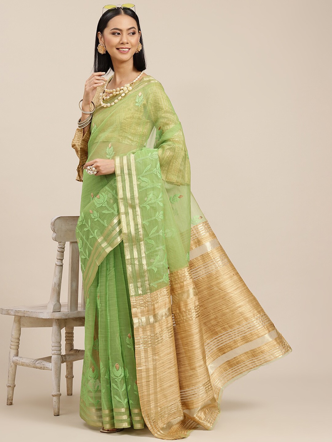 

Mitera Green & Gold-Toned Floral Embroidered Organza Maheshwari Saree
