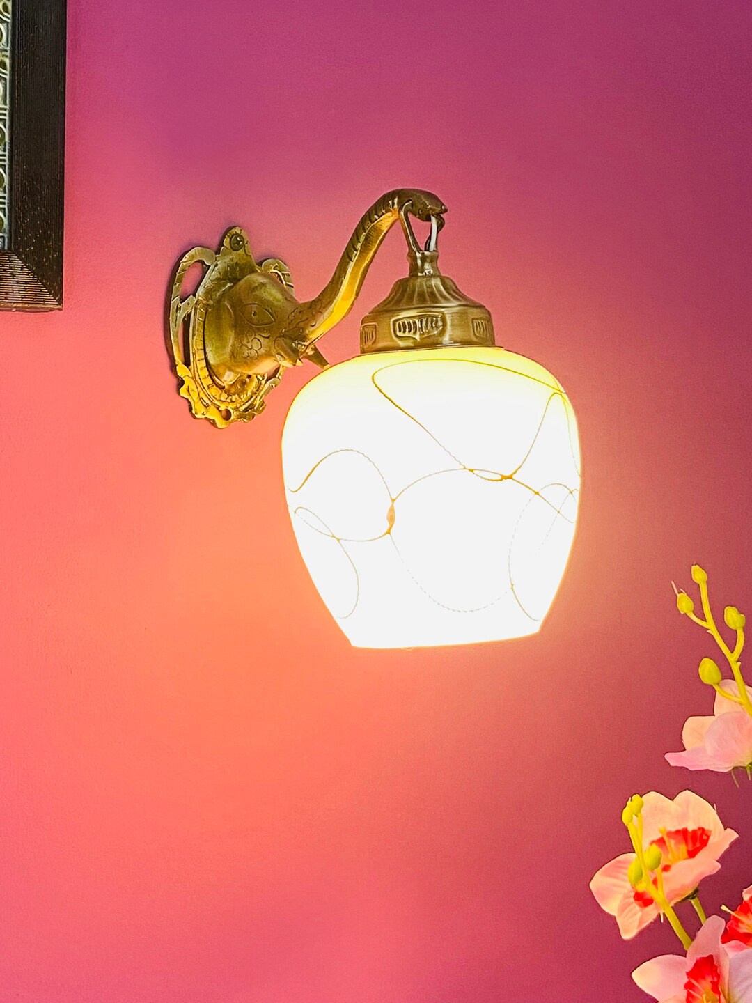 

foziq White & Golden Printed Glass Wall Lamp