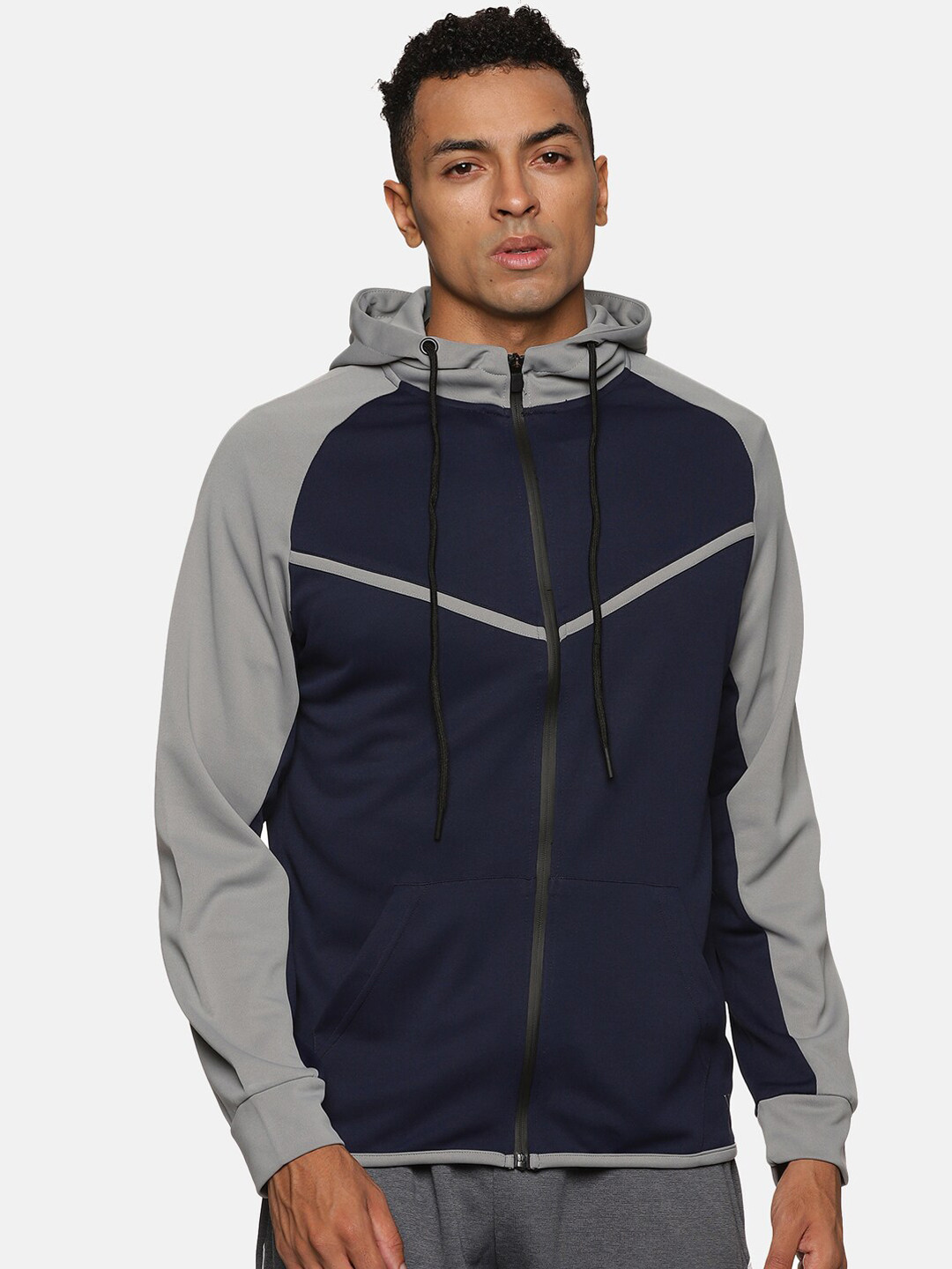 

VS by Sehwag Colourblocked Reversible Antimicrobial Sports Jacket, Navy blue