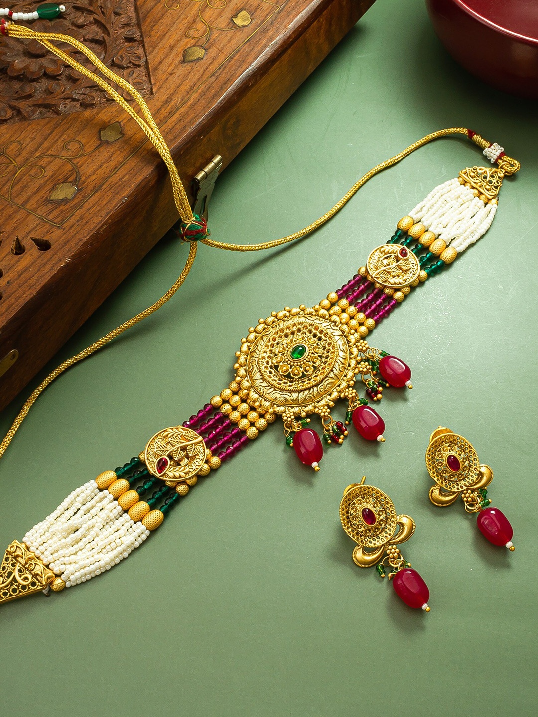 

Aadita Gold-Plated Kundan-Studded & Beaded Temple Jewellery Set
