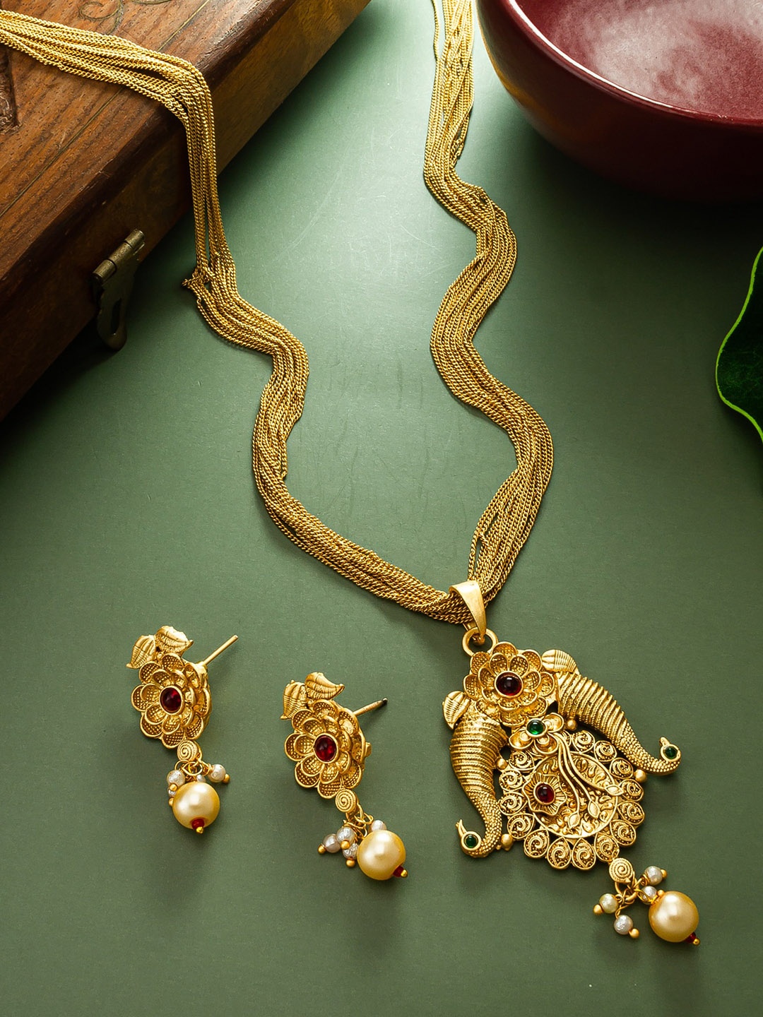 

aadita Gold-Plated Stone-Studded Jewellery Set
