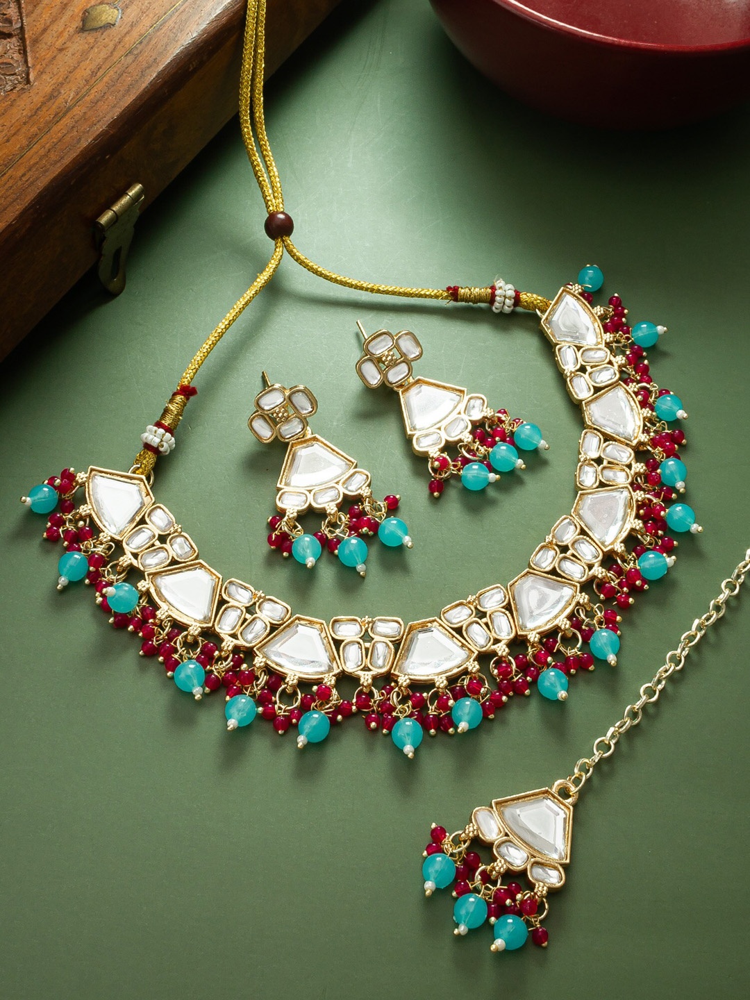 aadita Gold-Plated Kundan-Studded & Beaded Jewellery Set