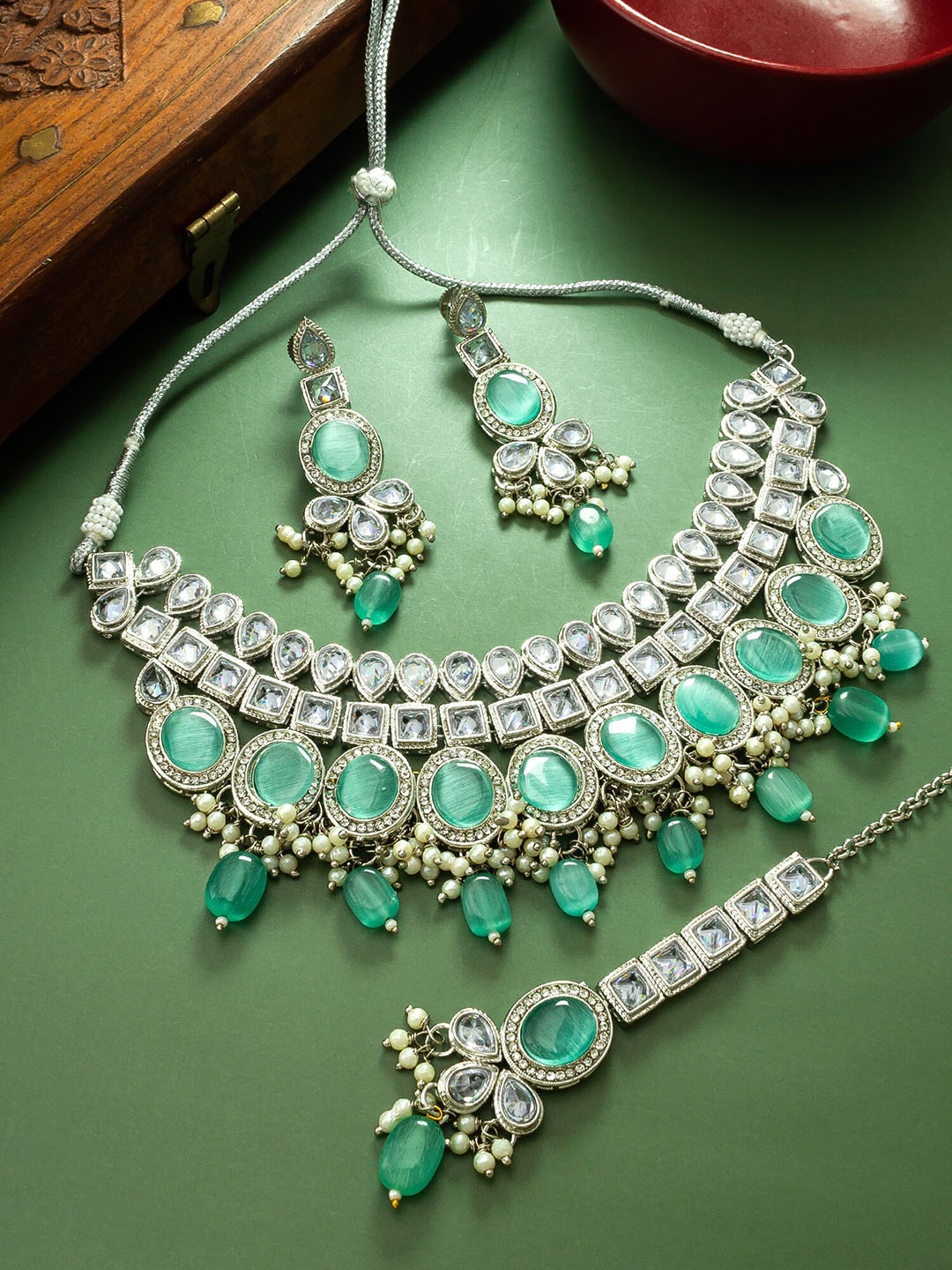 

aadita Silver-Plated Stone-Studded Jewellery Set