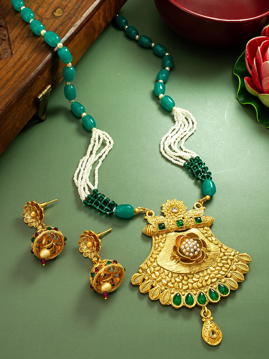 

aadita Gold-Plated Stone-Studded & Beaded Jewellery Set