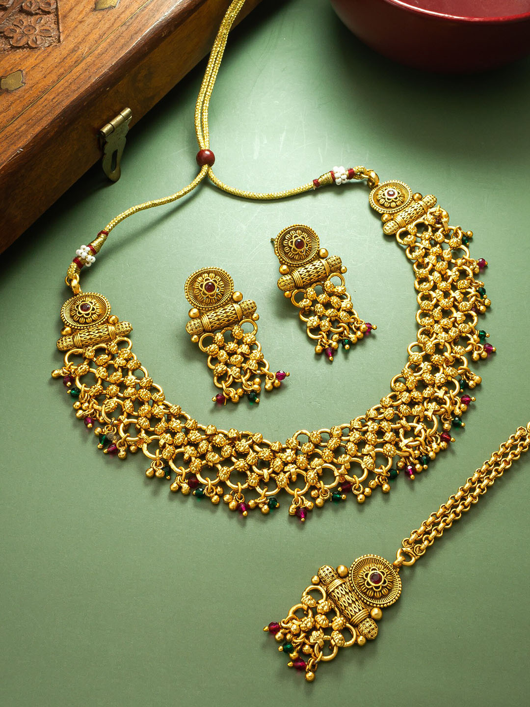 

aadita Gold-Plated Kundan-Studded & Beaded Temple Jewellery Set