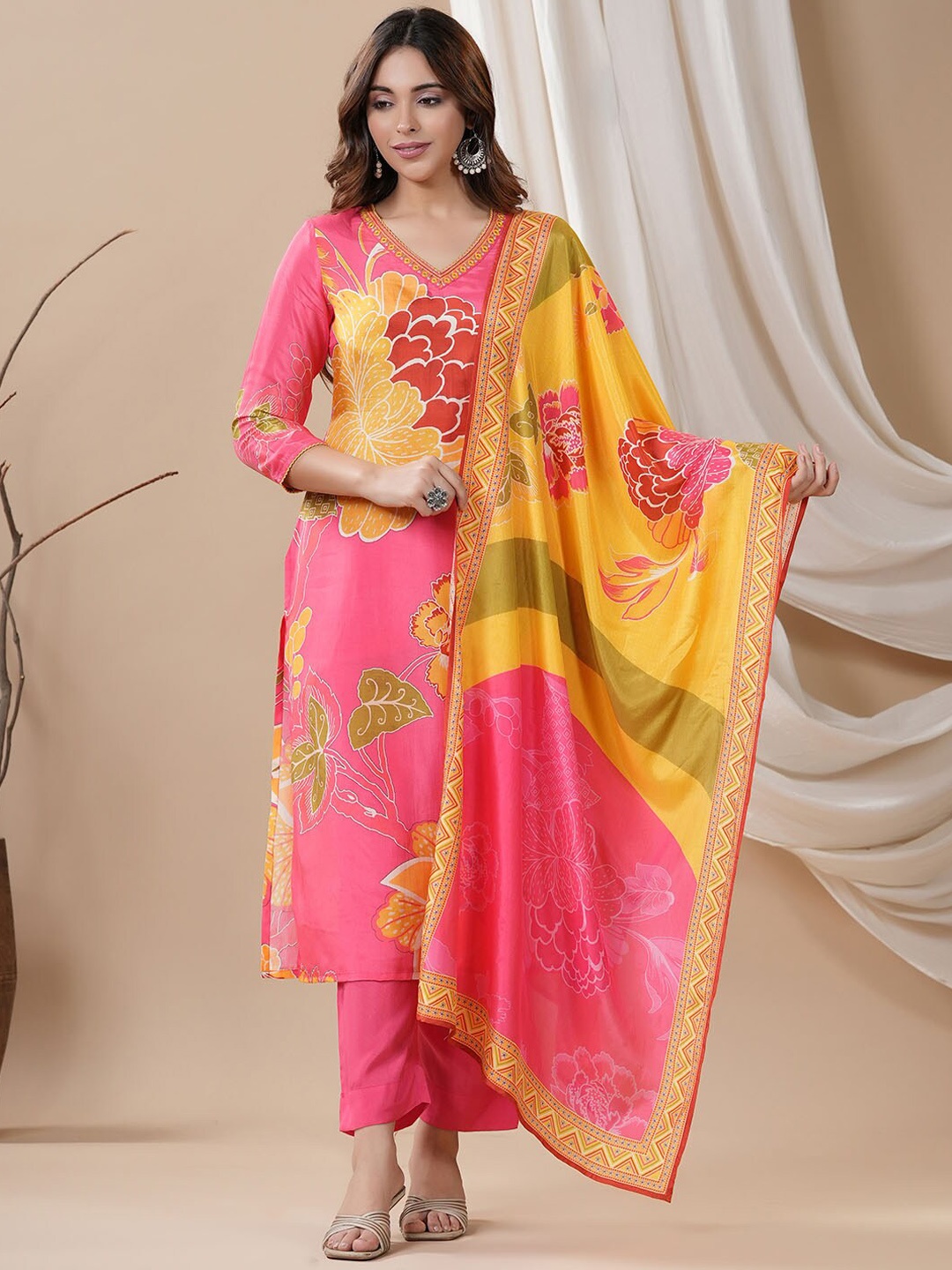 

Meena Bazaar Floral Printed Regular V-Neck Straight Kurta with Trousers & With Dupatta, Pink