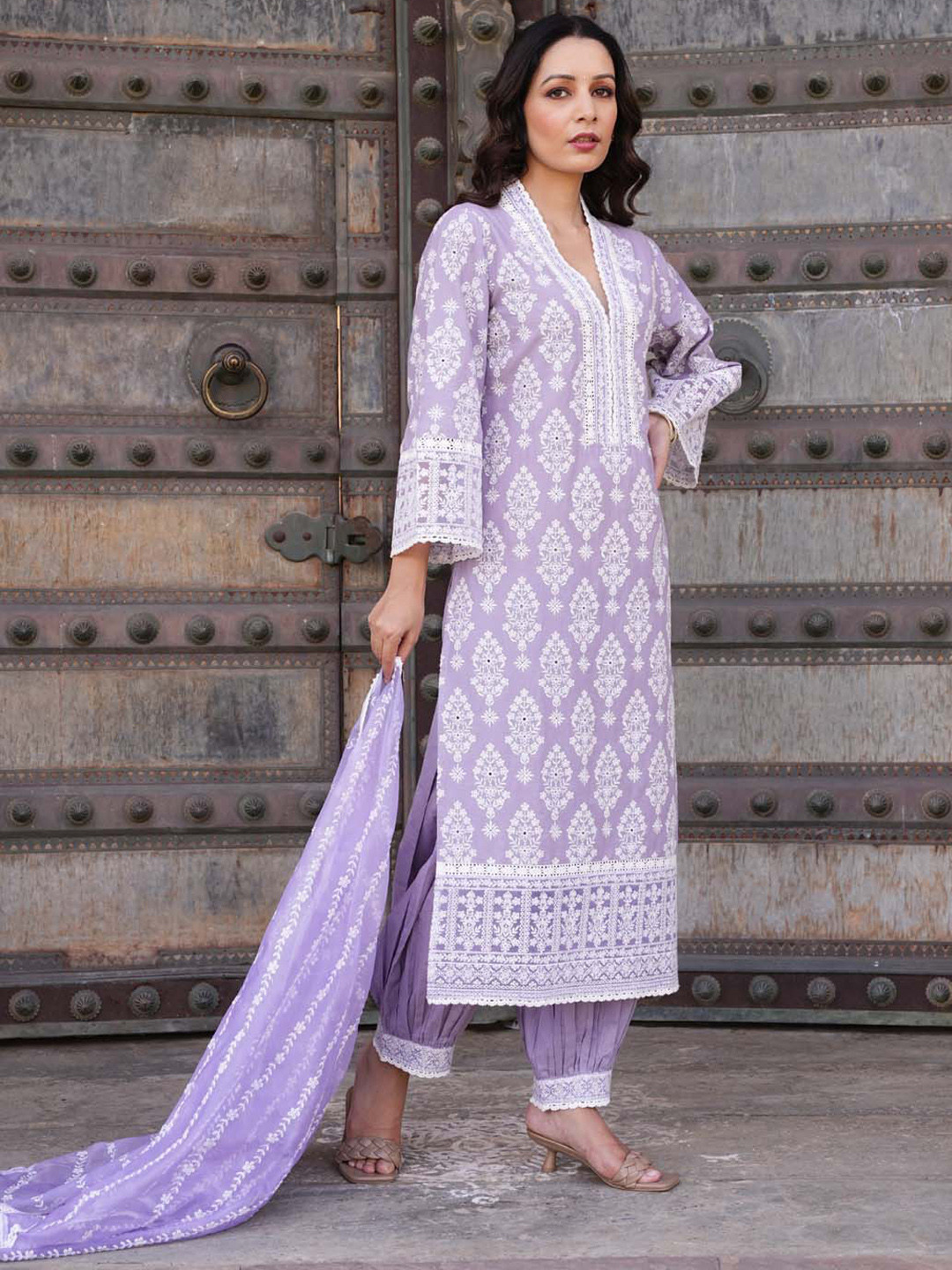 

Meena Bazaar Ethnic Motifs Embroidered Thread Work Kurta With Patiala & Dupatta, Lavender