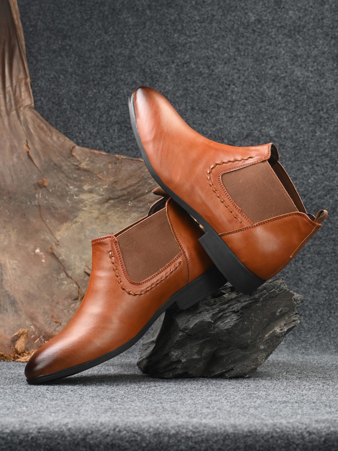 

The Roadster Lifestyle Co. Men Mid-Top Chelsea Boots, Tan