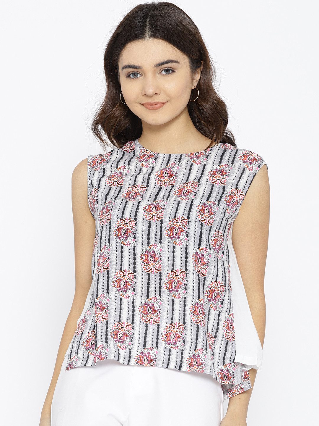 

AKKRITI BY PANTALOONS Women Grey & White Block Printed Top