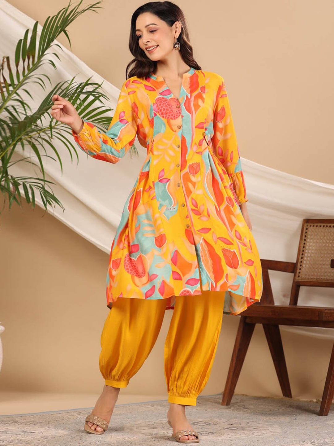 

Meena Bazaar Floral Printed Mandarin collar Regular A-Line Kurta with Salwar, Yellow