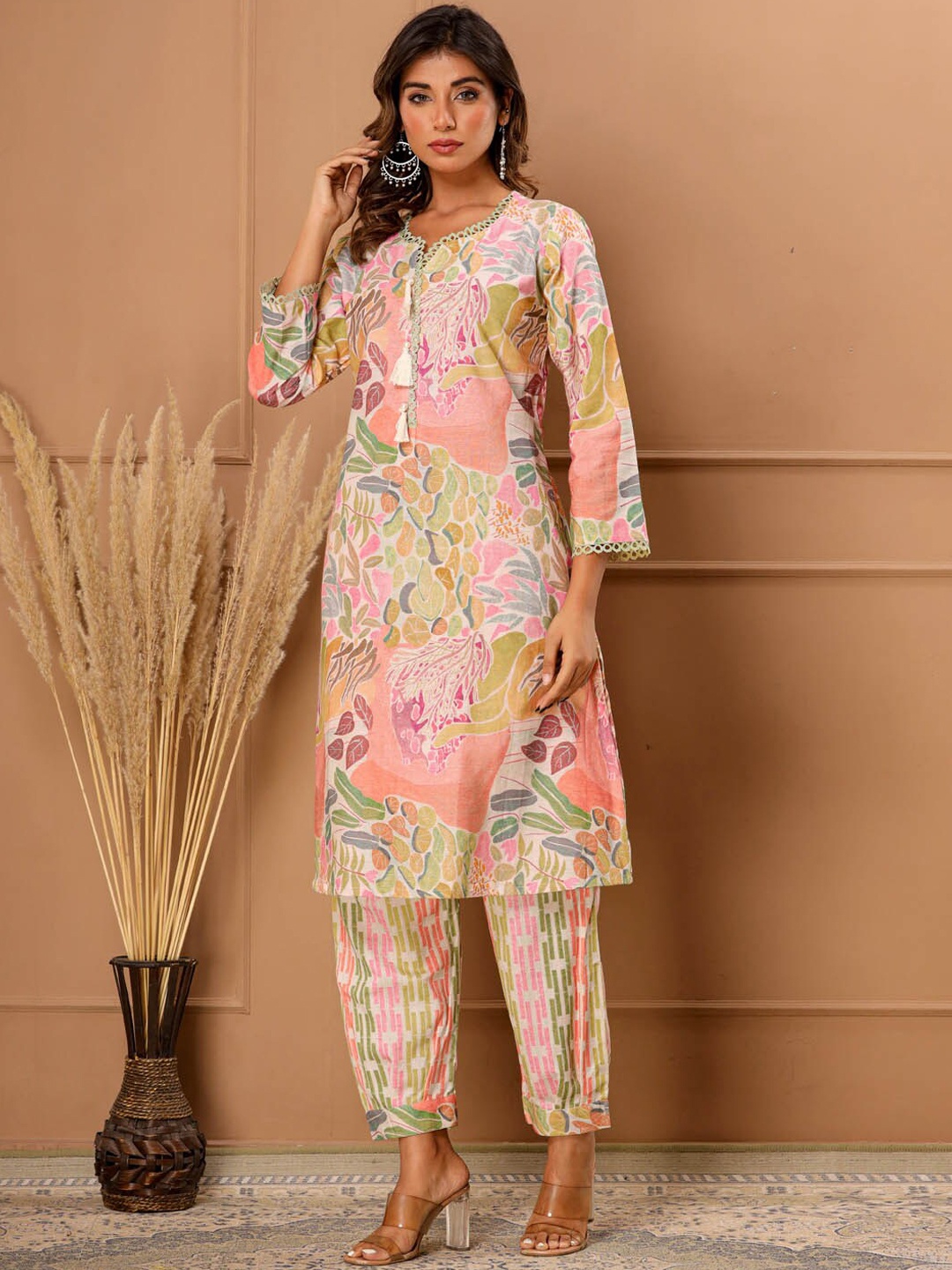 

Meena Bazaar Floral Printed Regular Kurta with Trousers, Peach