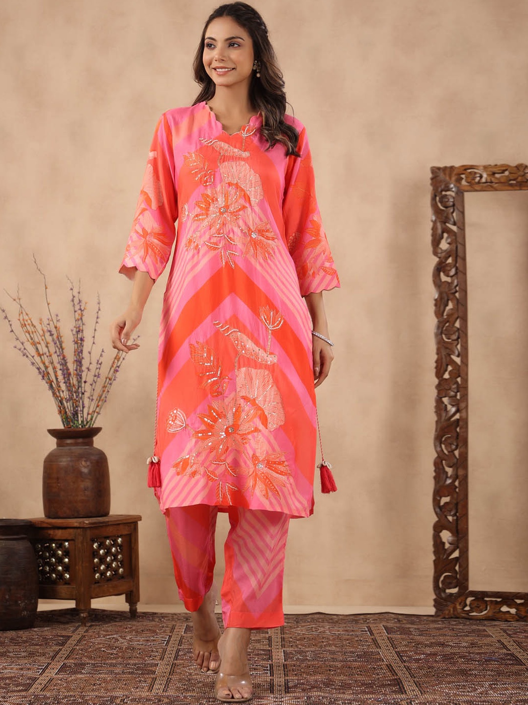

Meena Bazaar Geometric Printed Sequinned Detail Straight Kurta with Trousers, Pink