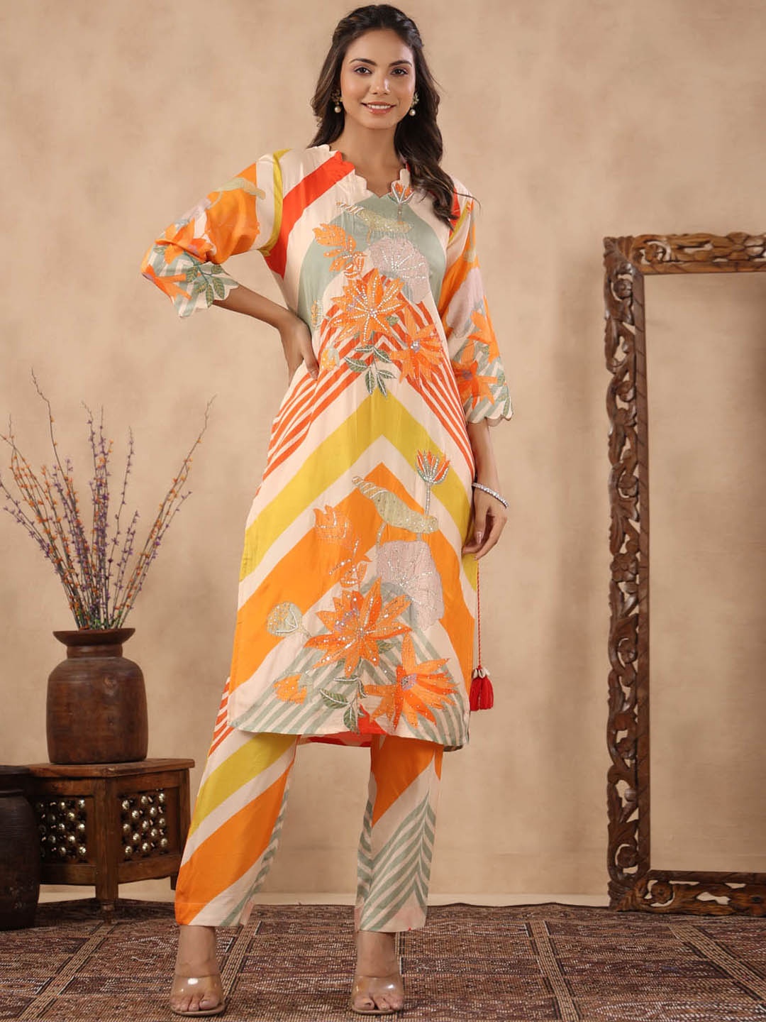 

Meena Bazaar Geometric Printed Sequinned Detail Straight Kurta with Trousers, Cream
