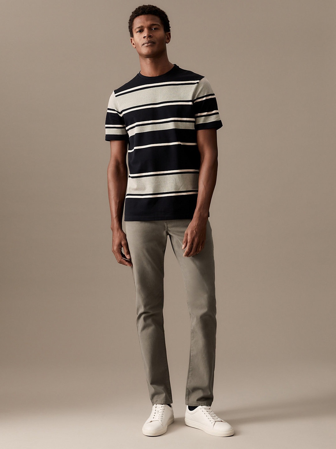

Marks & Spencer Men Mid Rise Chinos, Grey