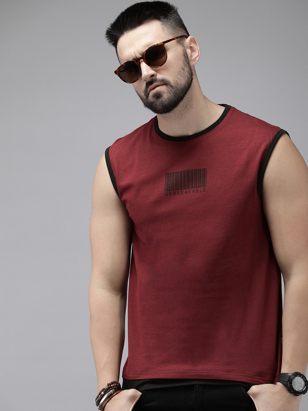 

Roadster Men Graphic Printed Pure Cotton T-shirt, Maroon