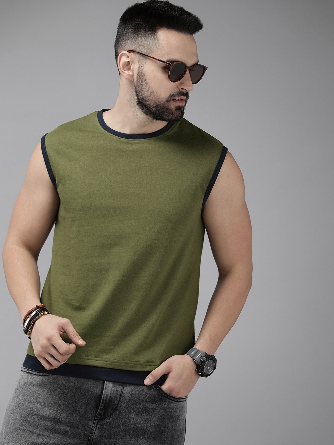 

Roadster Men Solid Pure Cotton T-shirt, Green