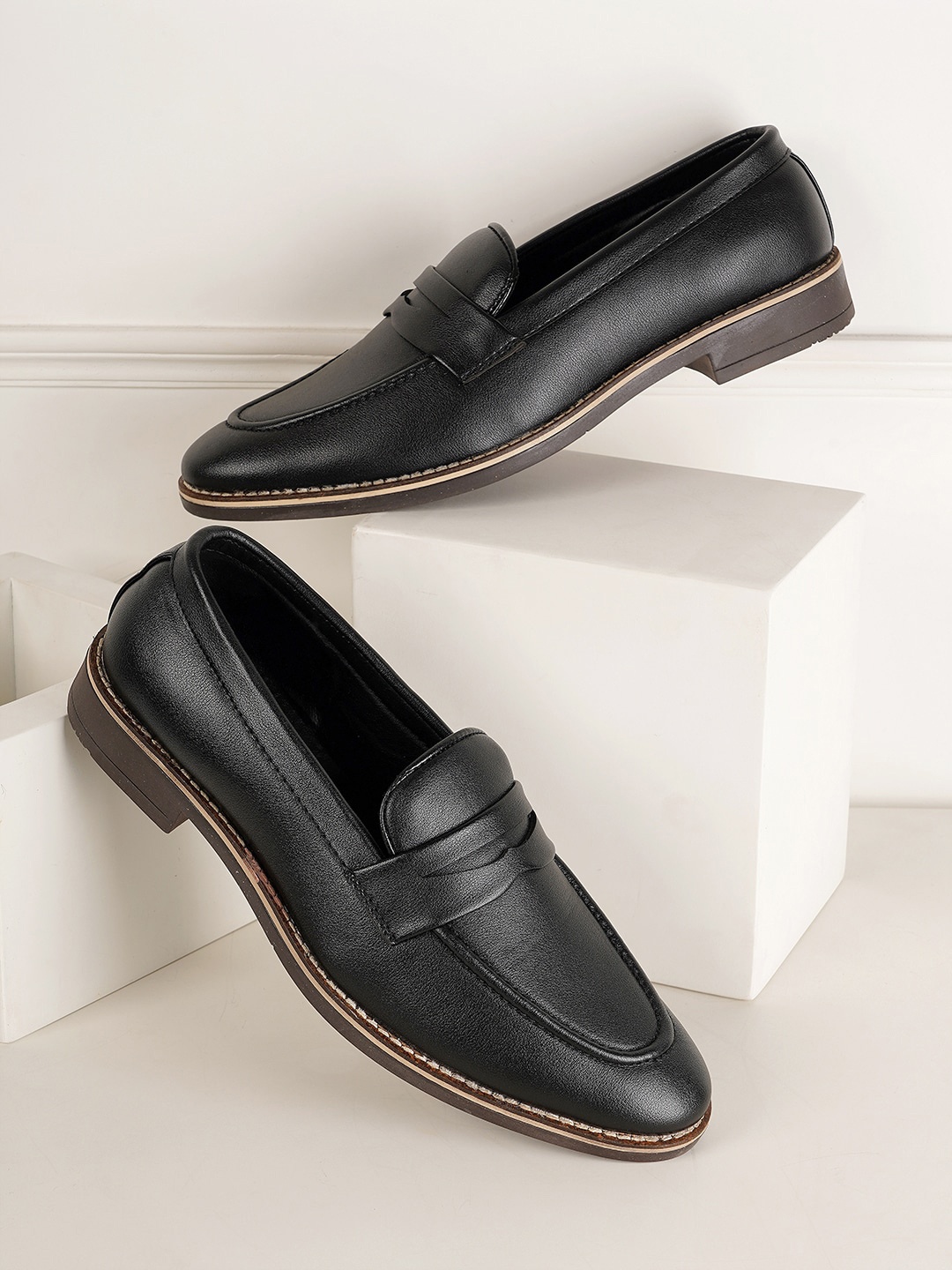 

Style Shoes Men Textured Lightweight Formal Loafers, Black