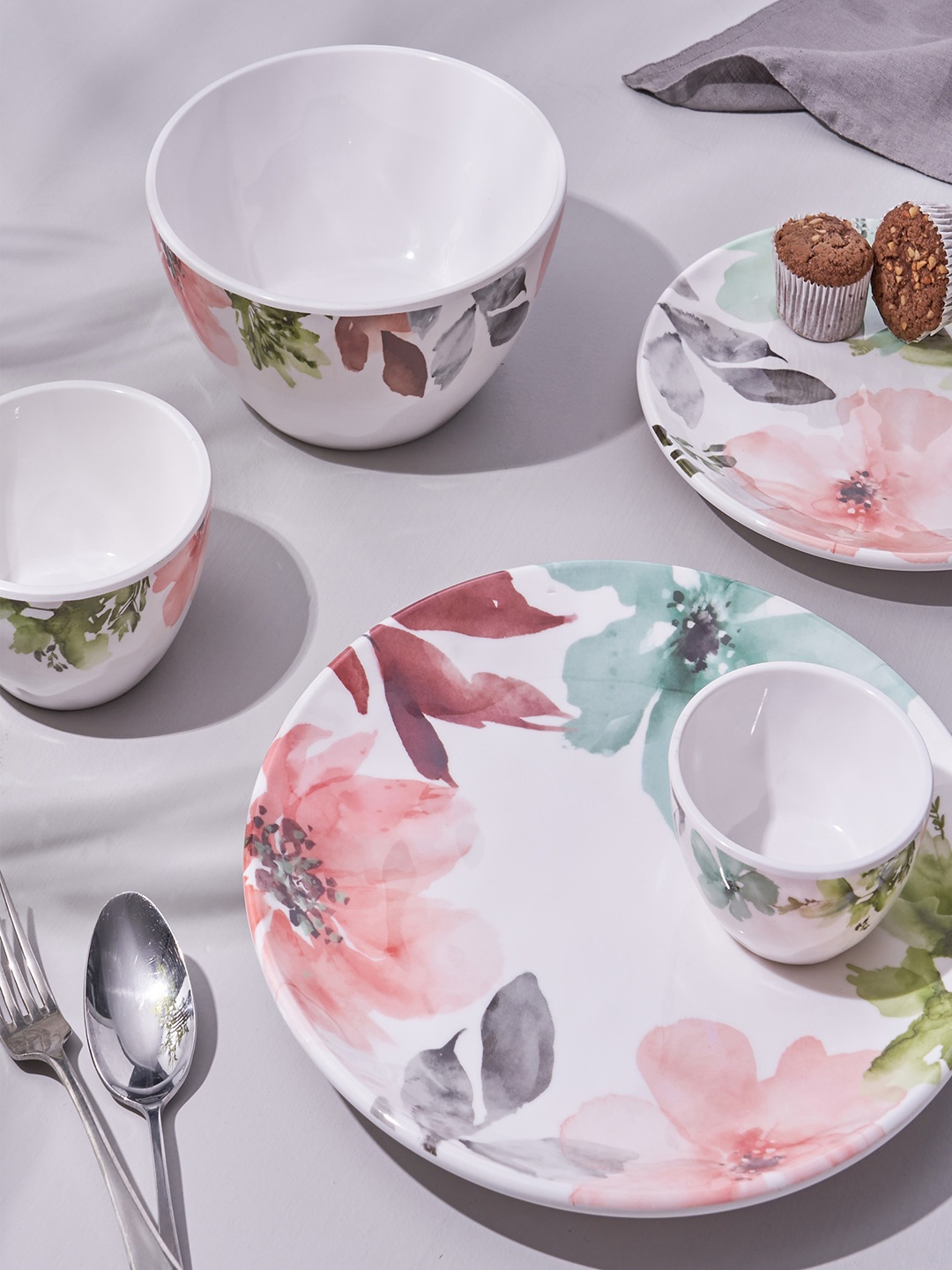 

Home Centre Hello Spring White & Green Printed Melamine Dinner Plate