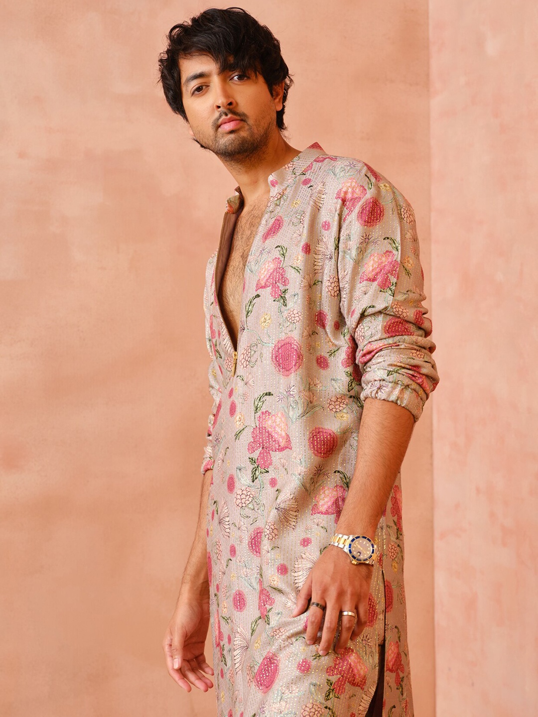 

PS MEN BY PAYAL SINGHAL Floral Printed Mandarin Collar Kurta with Trousers, Grey