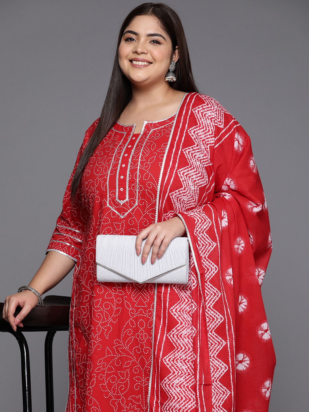 

EXTRA LOVE BY LIBAS Women Plus Size Bandhani Printed Regular Gotta Patti Cotton Kurta Set, Red