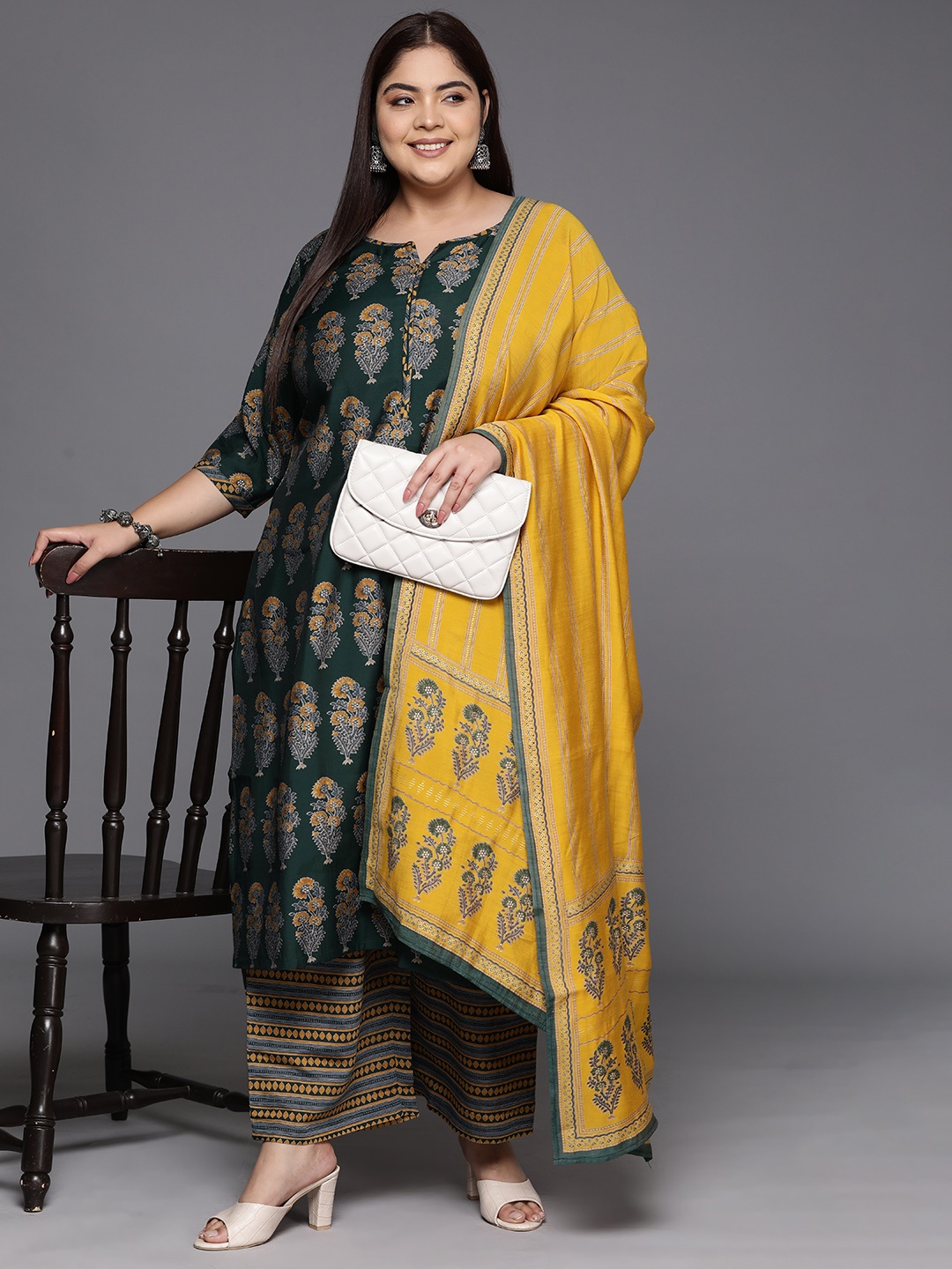 

EXTRA LOVE BY LIBAS Plus Size Women Floral Printed Regular Kurta with Palazzos & Dupatta, Green