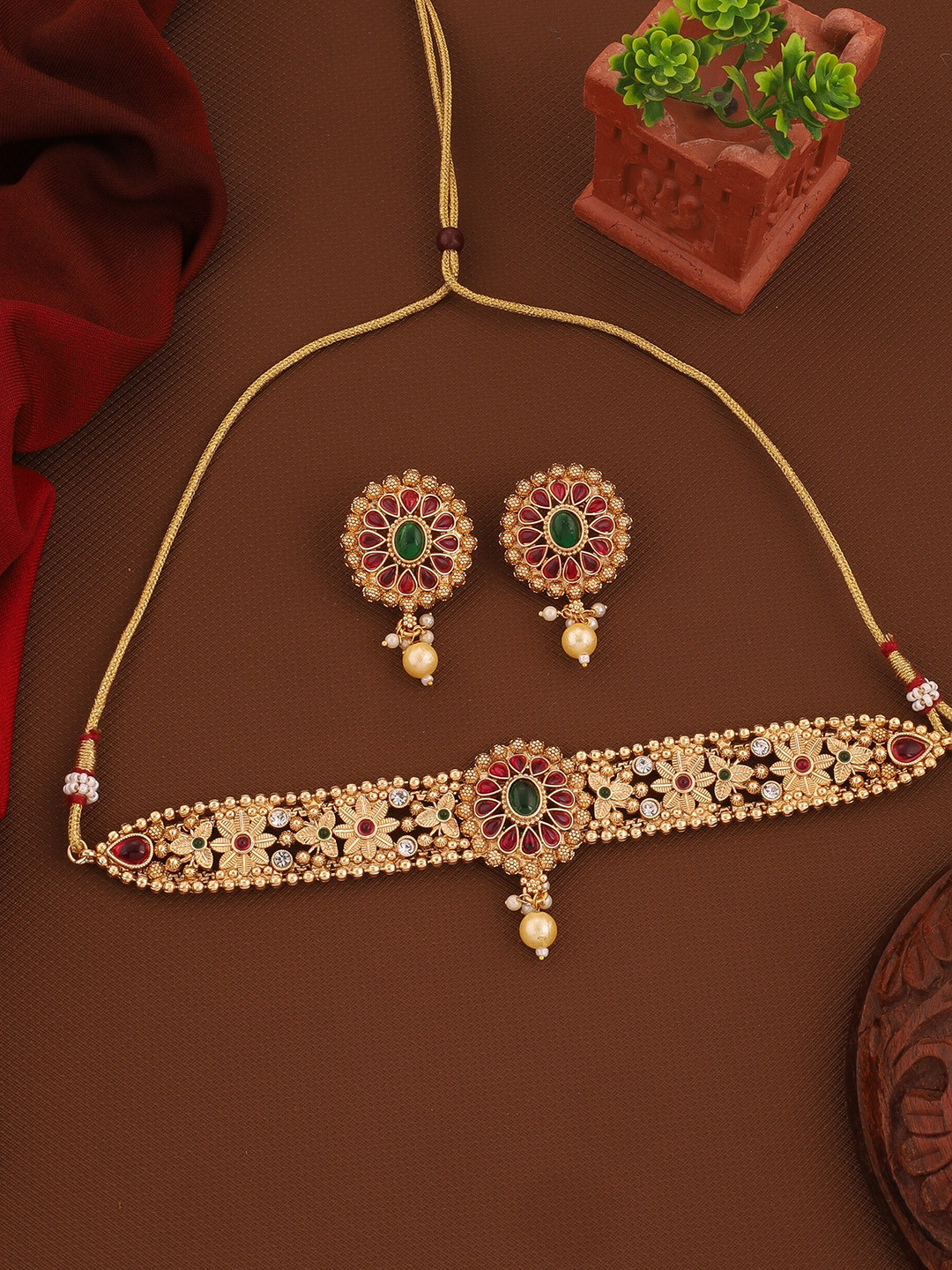 

ROFARWORD Gold-Plated Stone-Studded & Pearl Beaded Jewellery Set