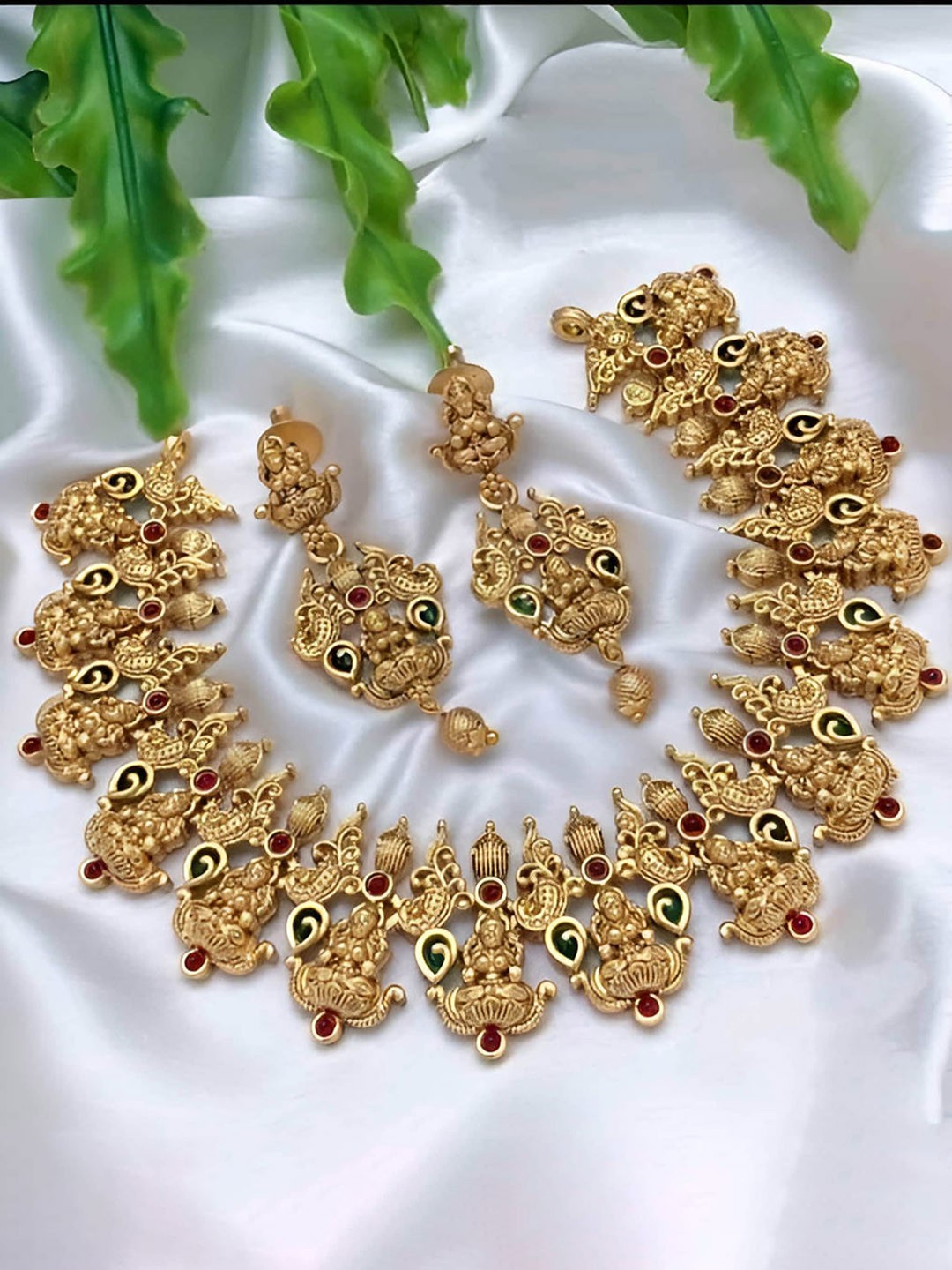 

ROFARWORD Gold-Plated Stone-Studded Jewellery Set